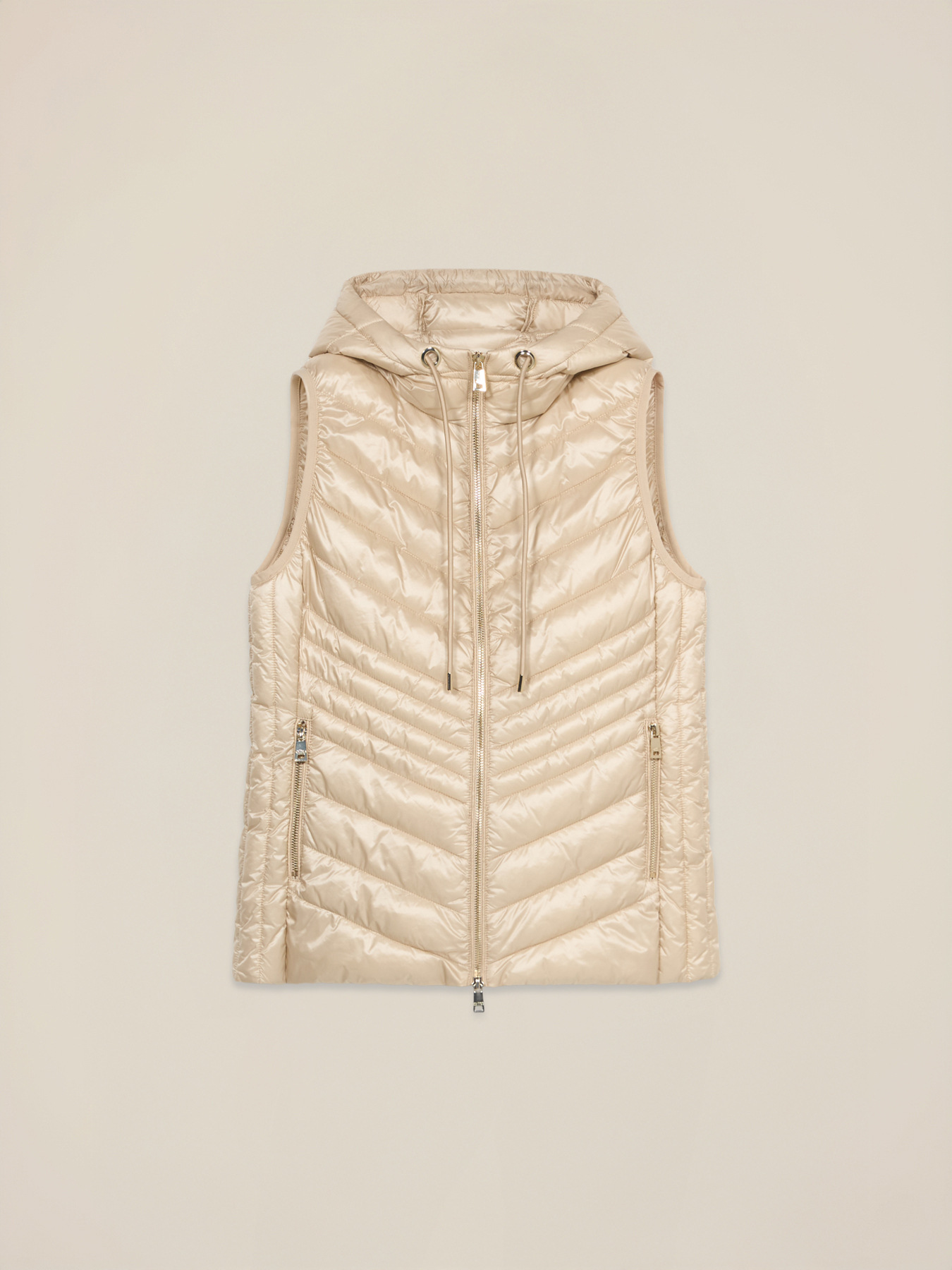 Lightweight sleeveless down jacket with hood image number 4