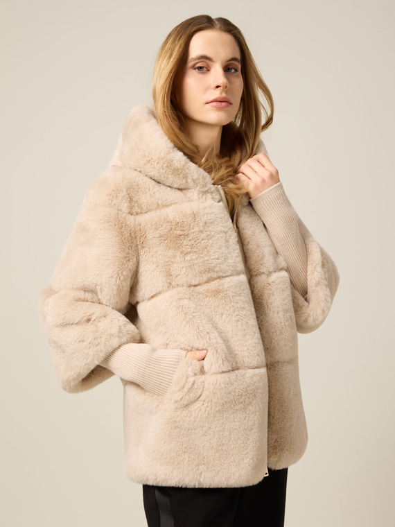 Chaqueta con capucha