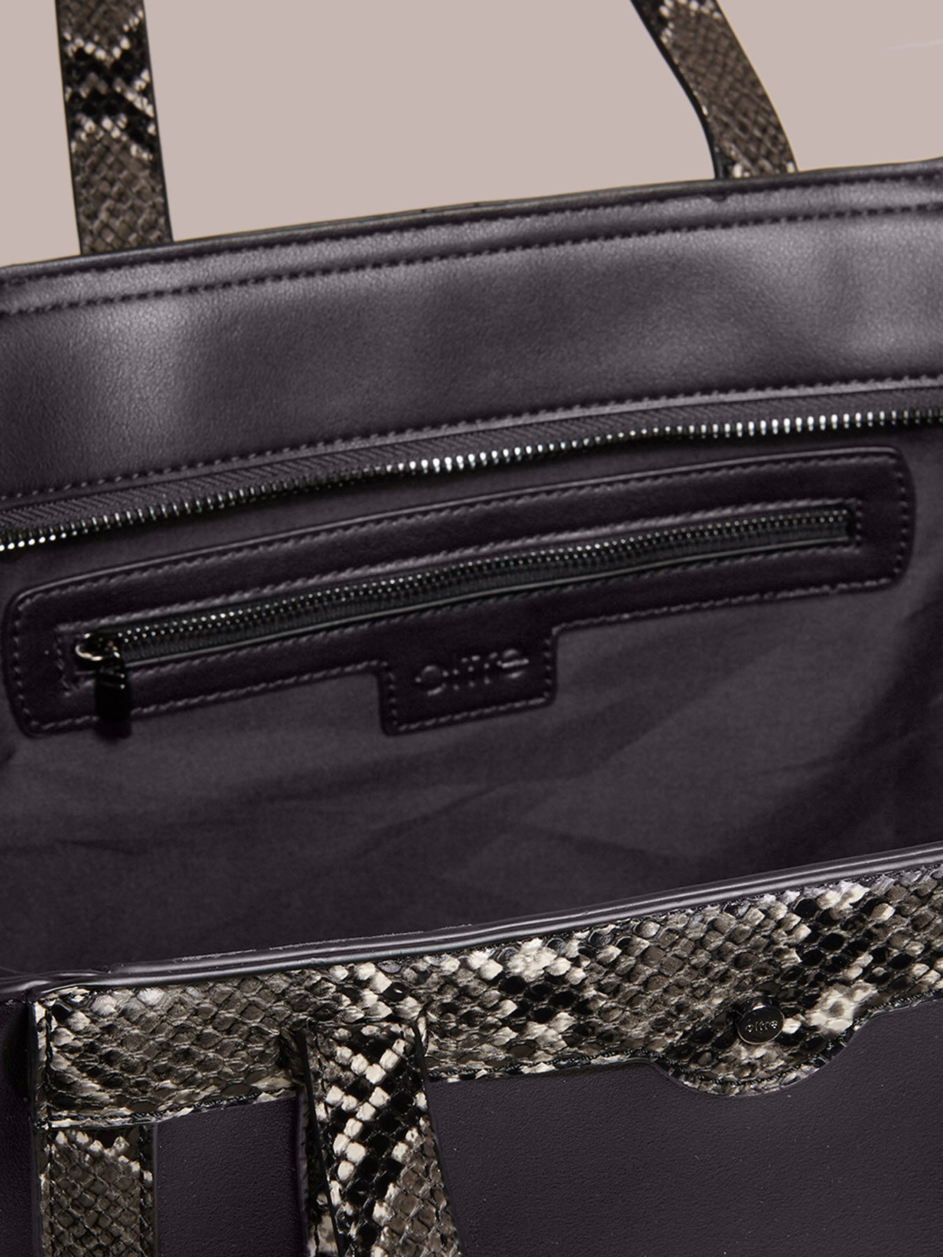 Maxi sac fourre-tout en similicuir image number 4