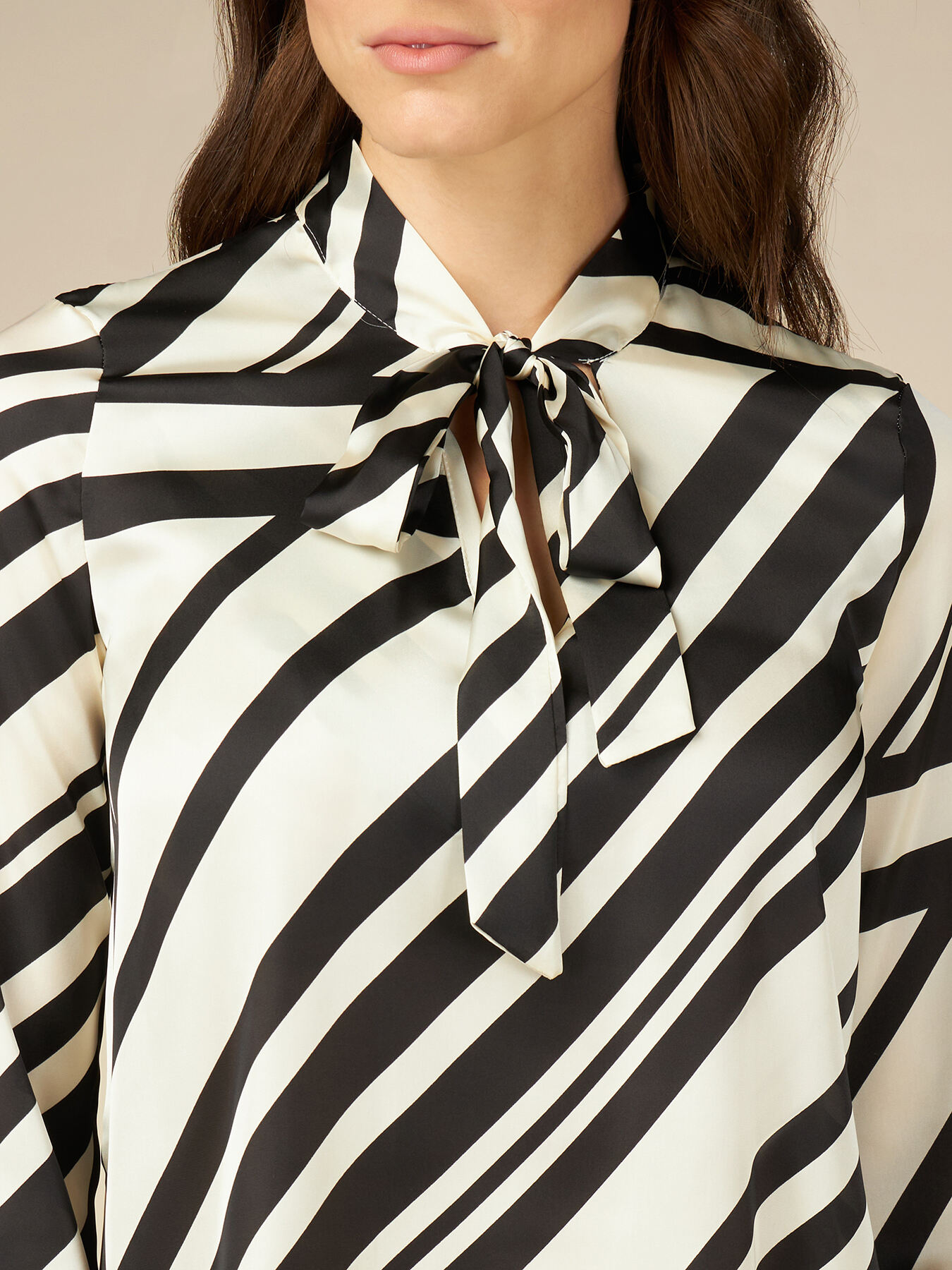Geometric pattern blouse image number 2