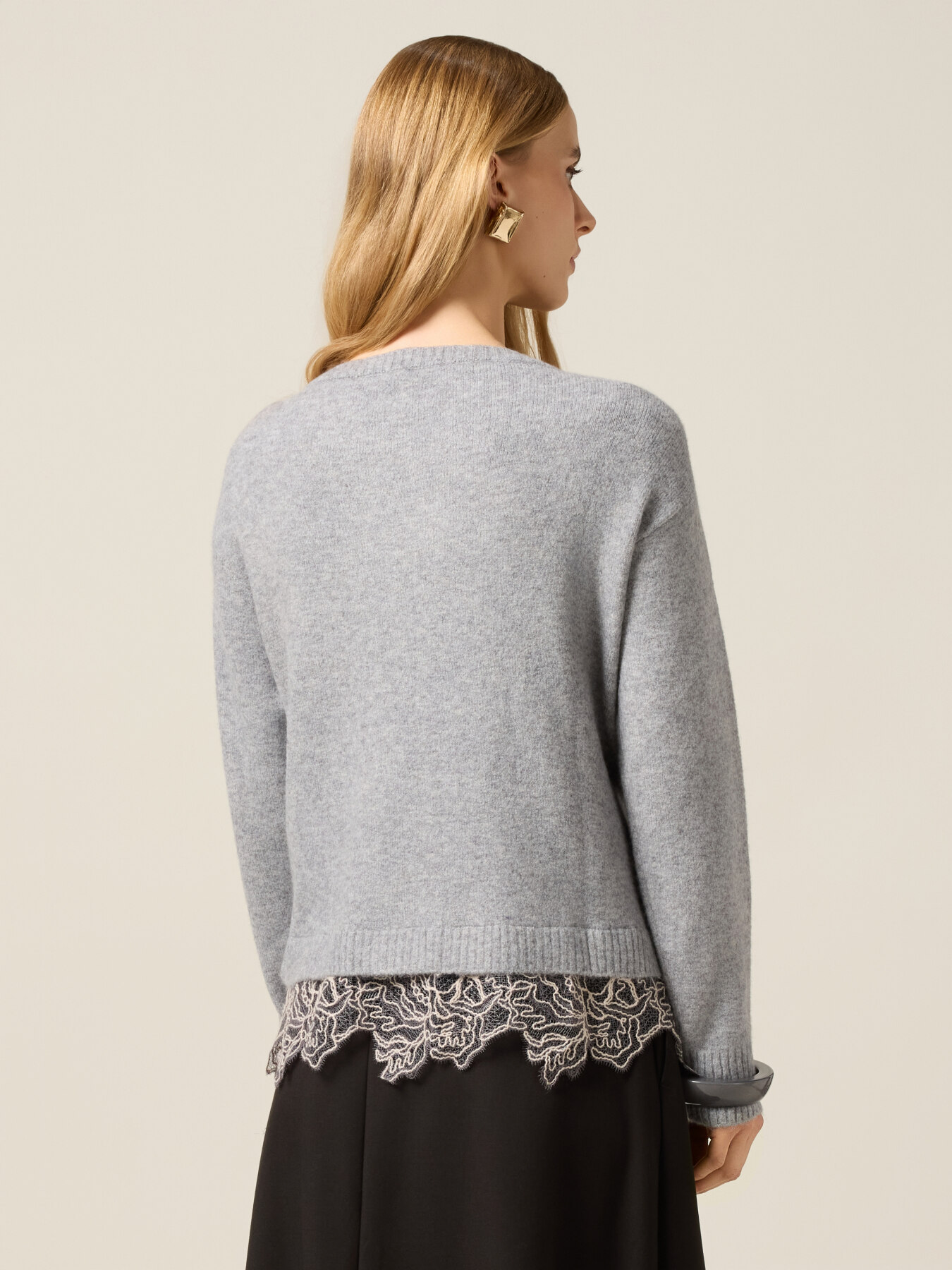 Rundhals-Pullover mit Spitzenrand image number 1