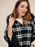 Poncho check con pelliccia sintetica image number 2