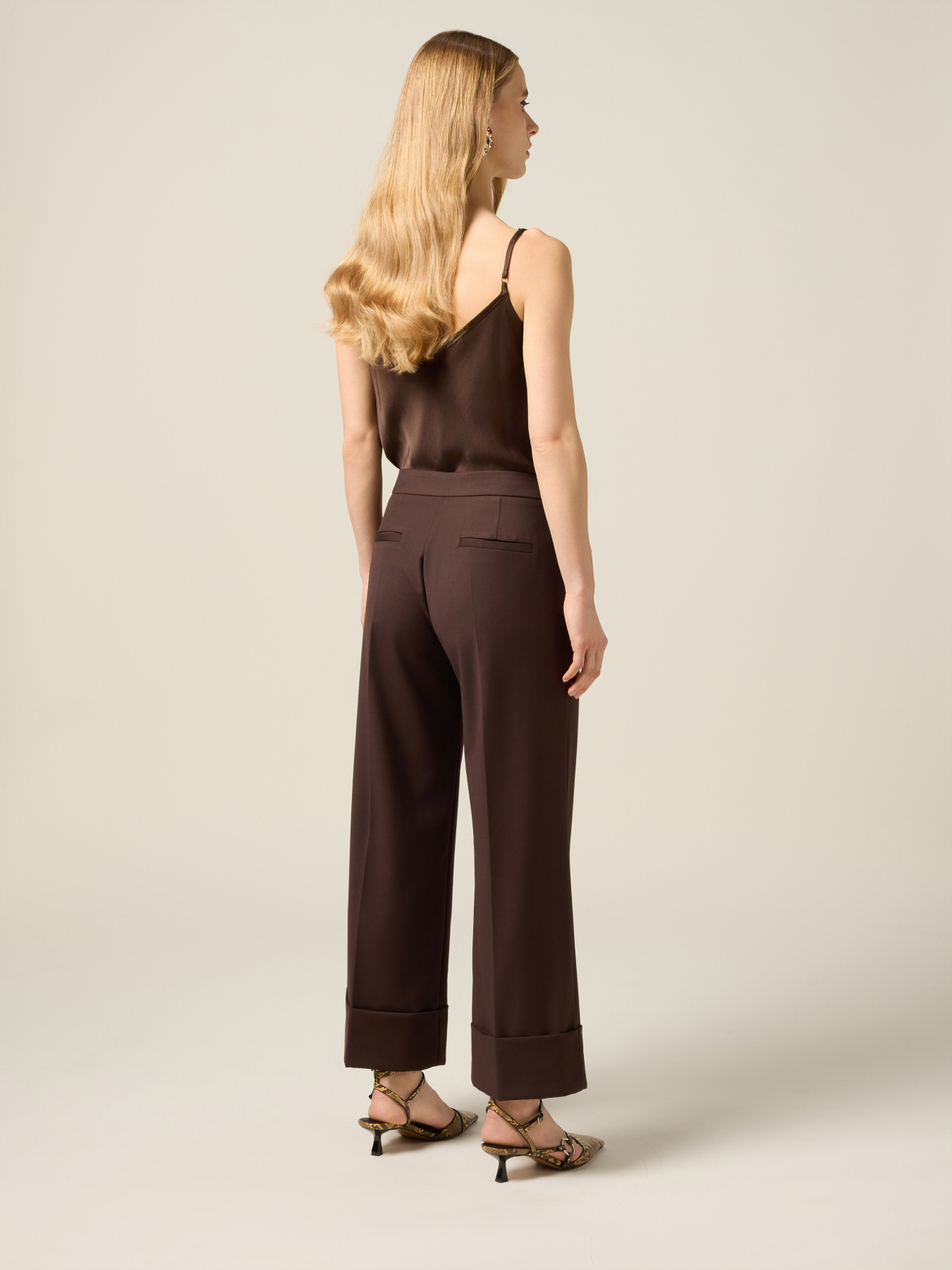 Pantalones palazzo cropped de franela image number 1