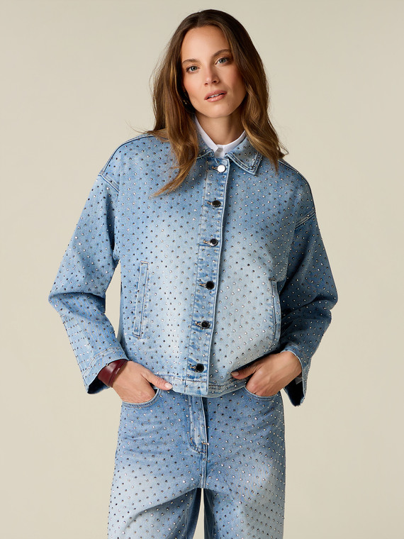 Jeansjacke mit Kristallen