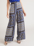 Pantalones palazzo estampados image number 0