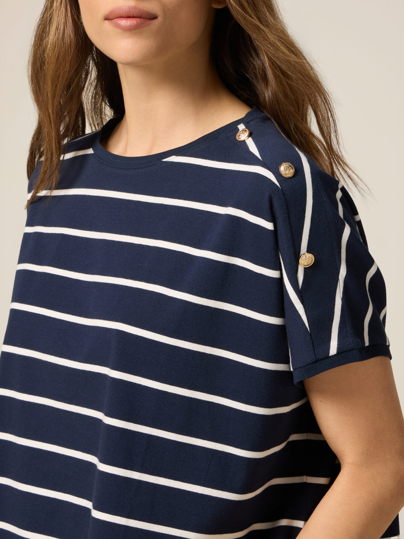 T-shirt oversize a righe image number 2