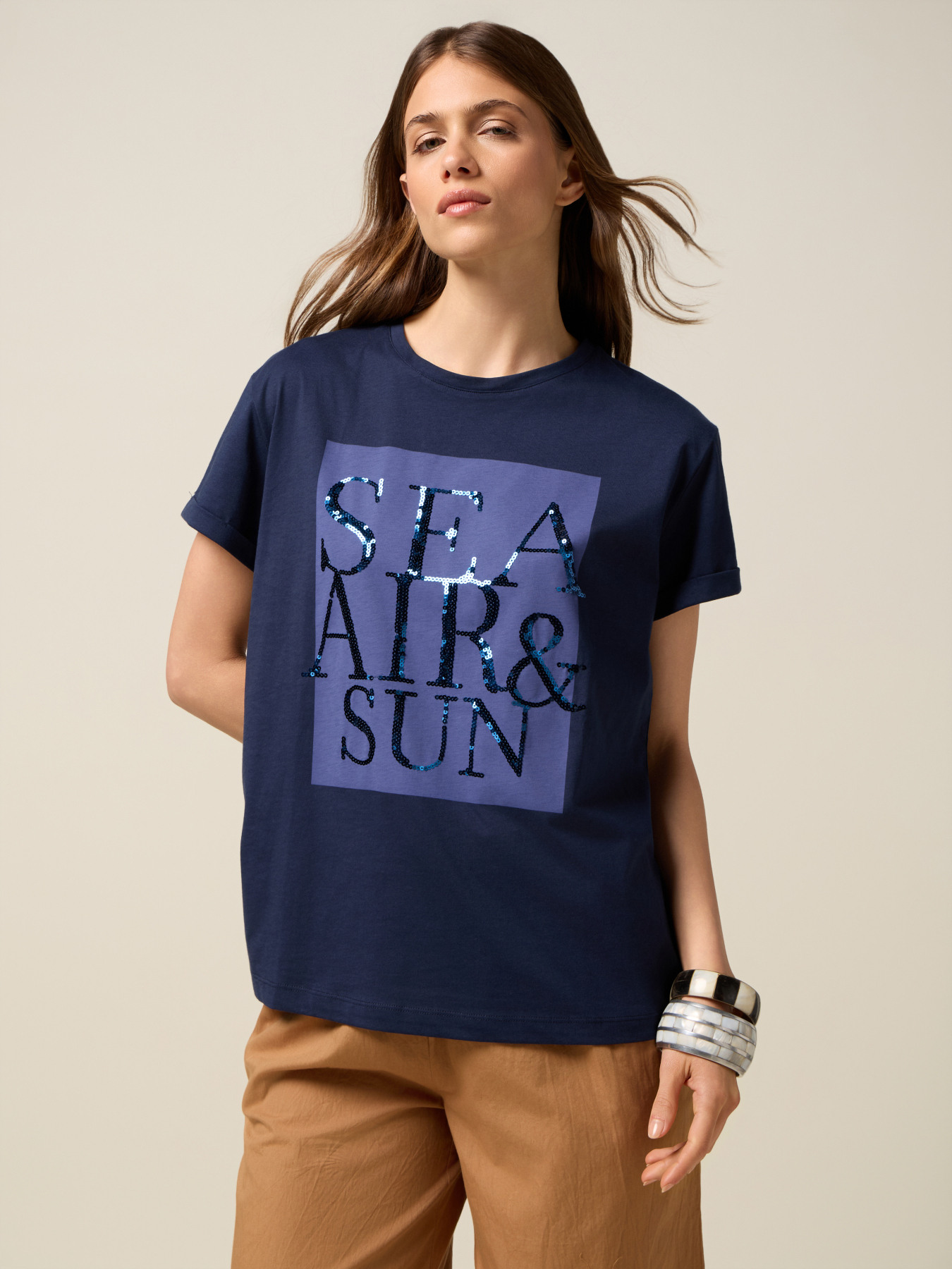 T-Shirt aus Jersey mit Buchstaben-Stickerei image number 0