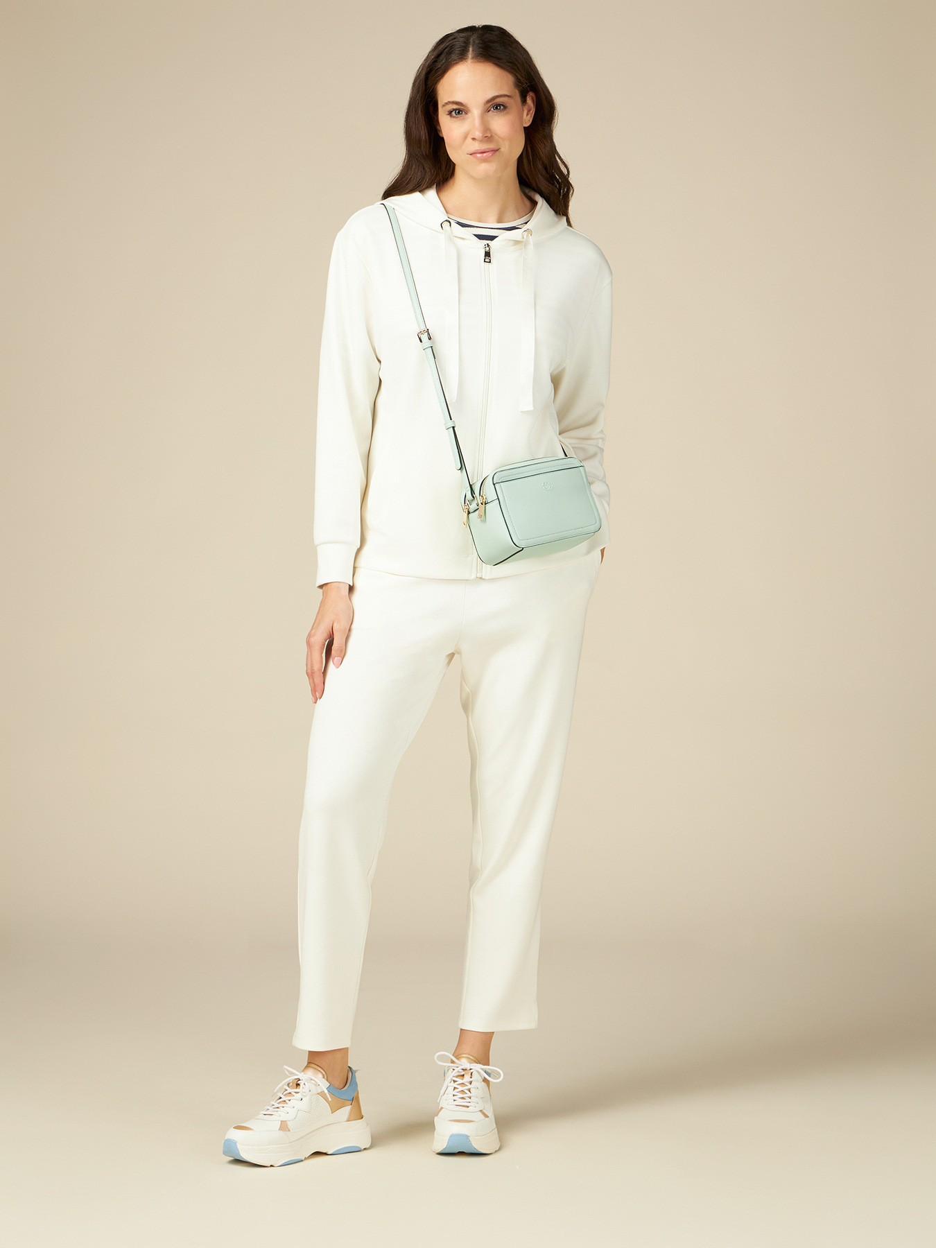 Silky touch hooded and zipped sweatshirt image number 3