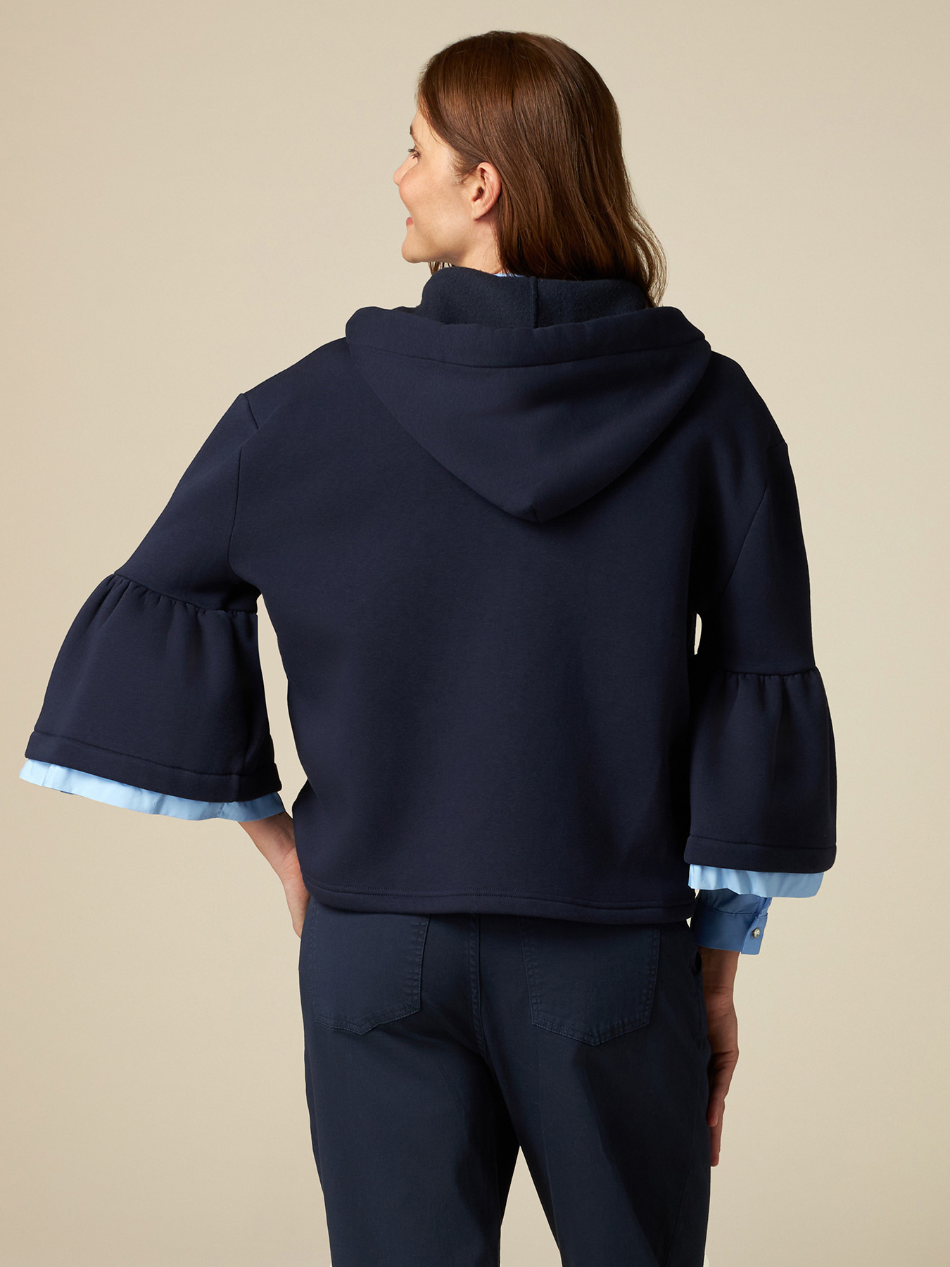 Felpa boxy con zip e spilla image number 1