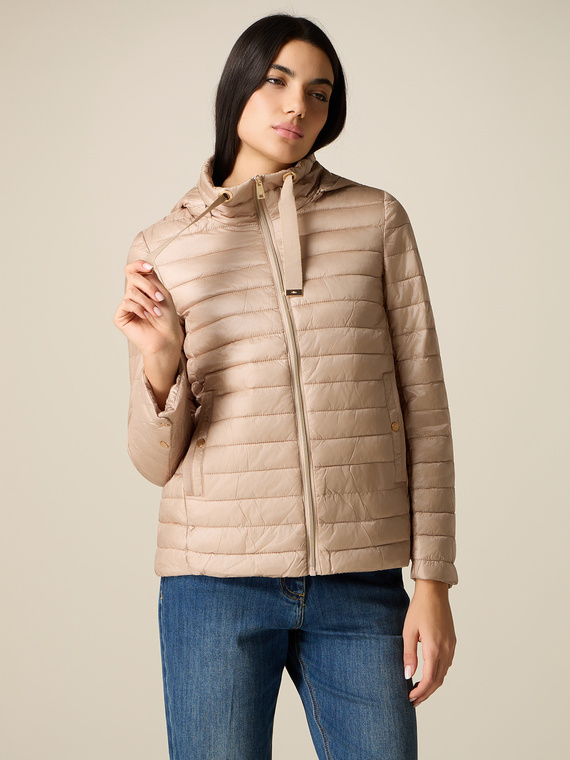 Leichte Daunenjacke mit Kapuze