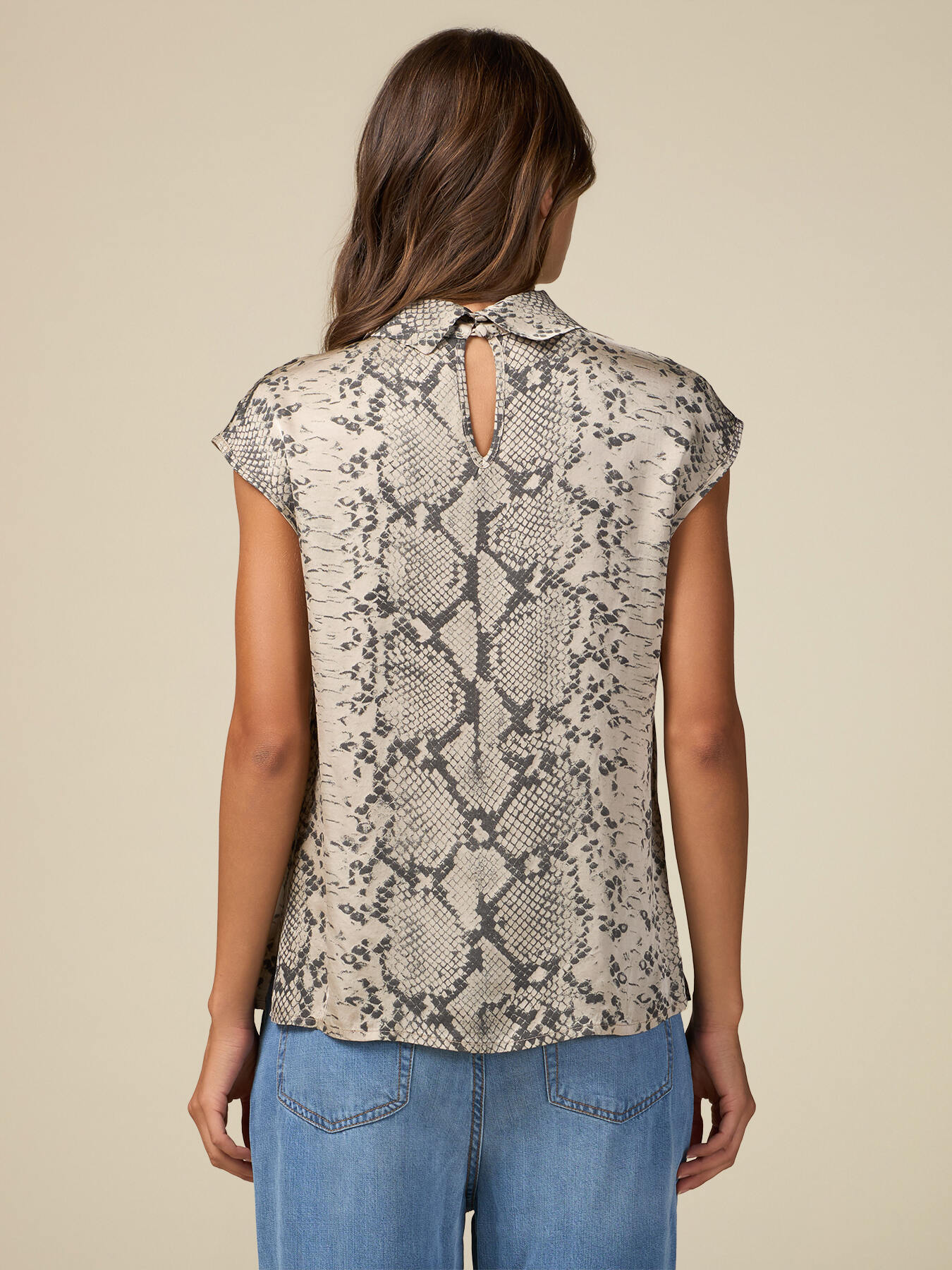 Bluse mit Reptilmuster image number 1