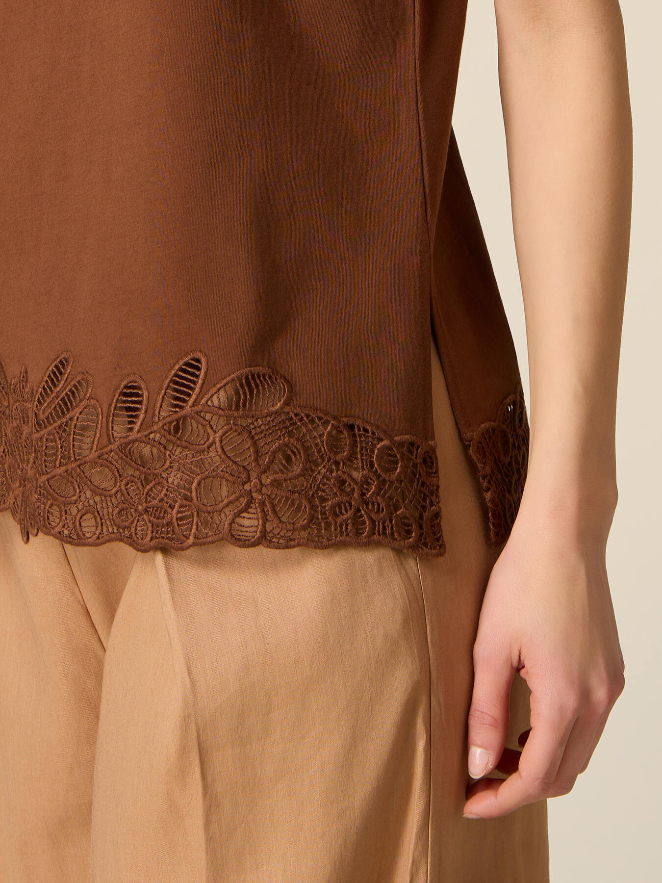 Cotton top with macram&eacute; image number 2