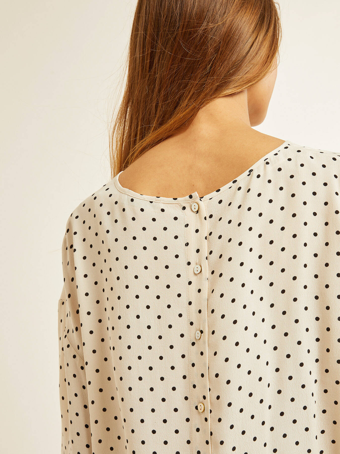 Gepunktete Bluse aus Bio-Viskose image number 2