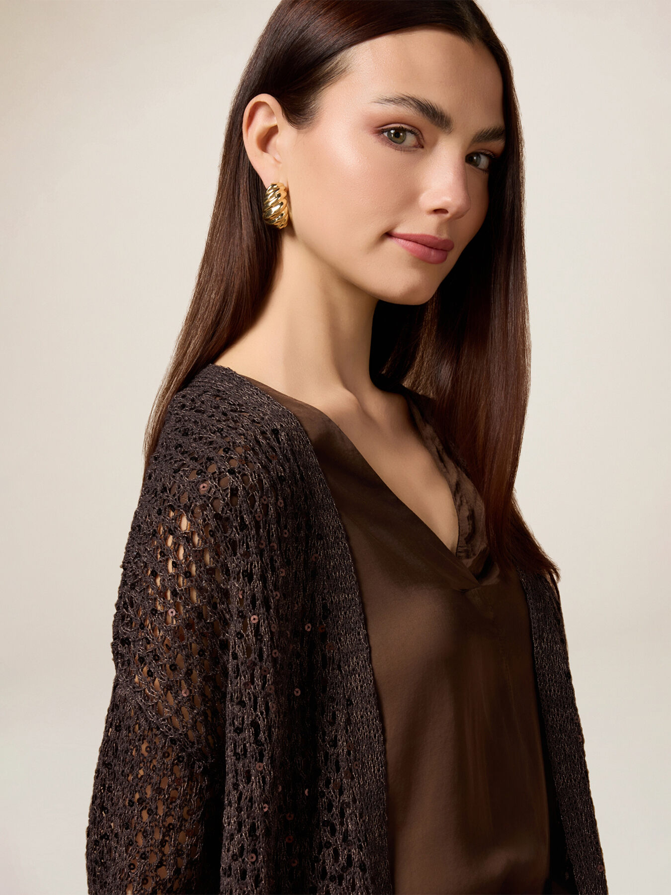Durchbrochene Strickjacke mit Pailletten image number 2