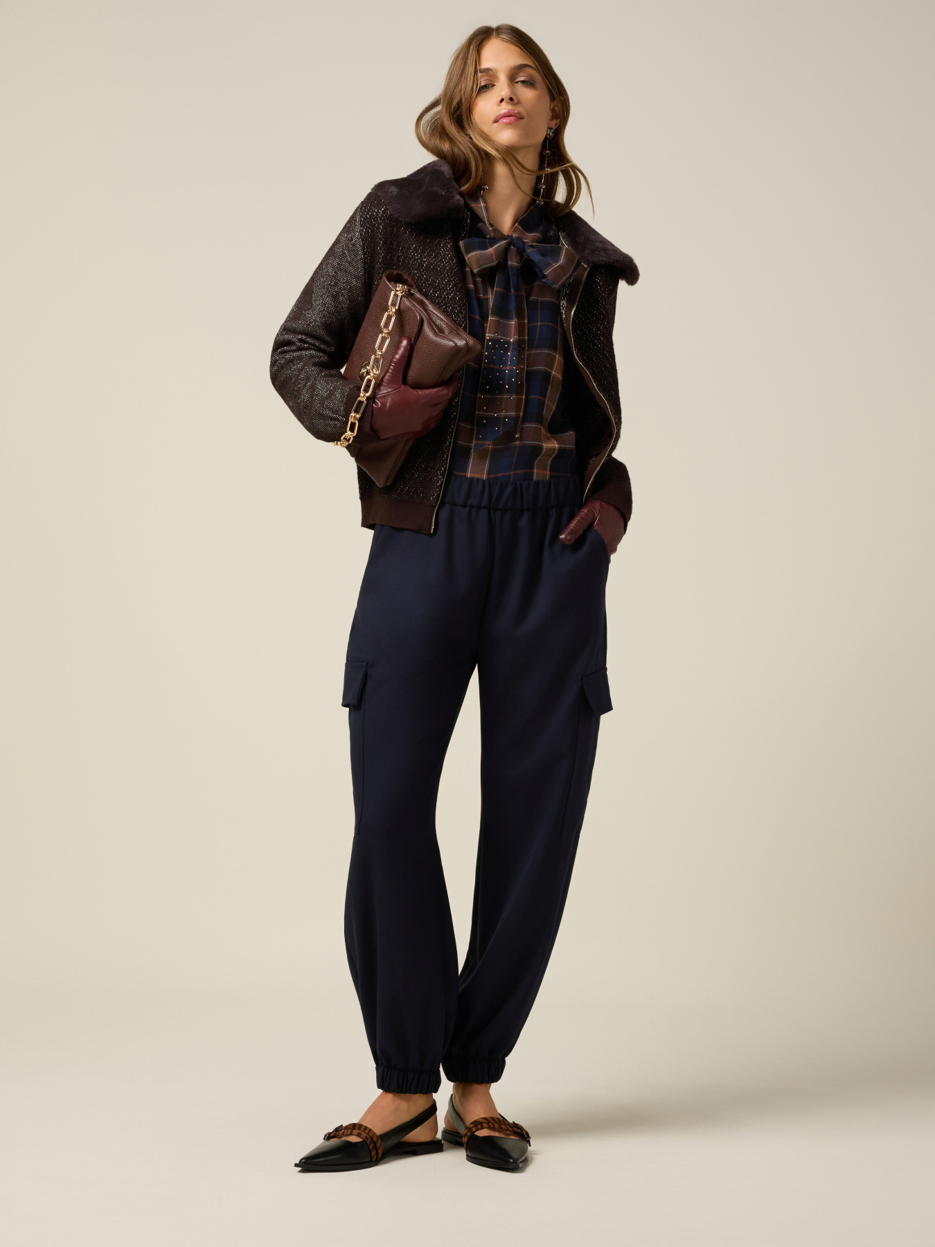 Pantalones joggers cargo image number 0