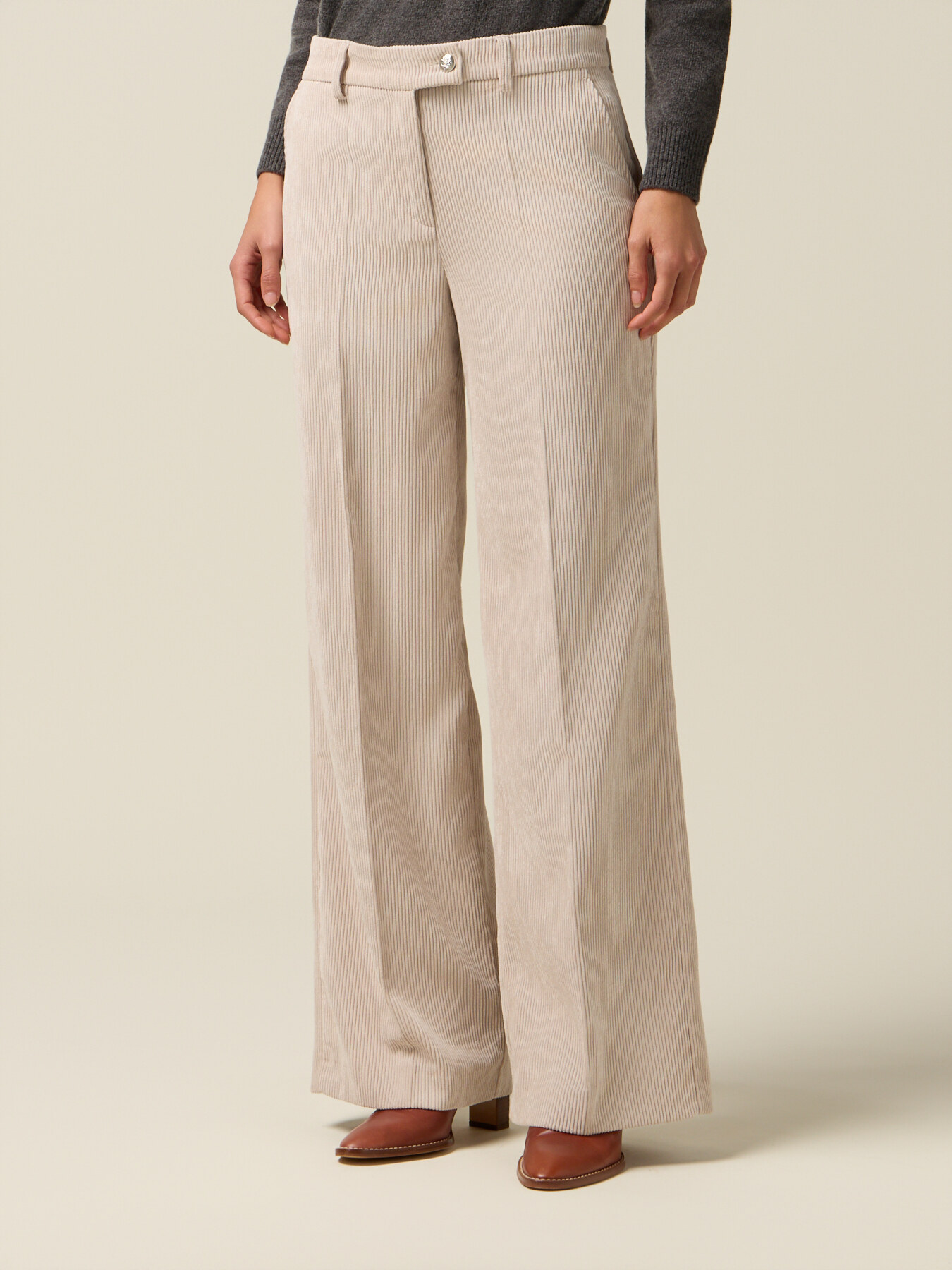 Pantalon palazzo en velours c&ocirc;tel&eacute; image number 3