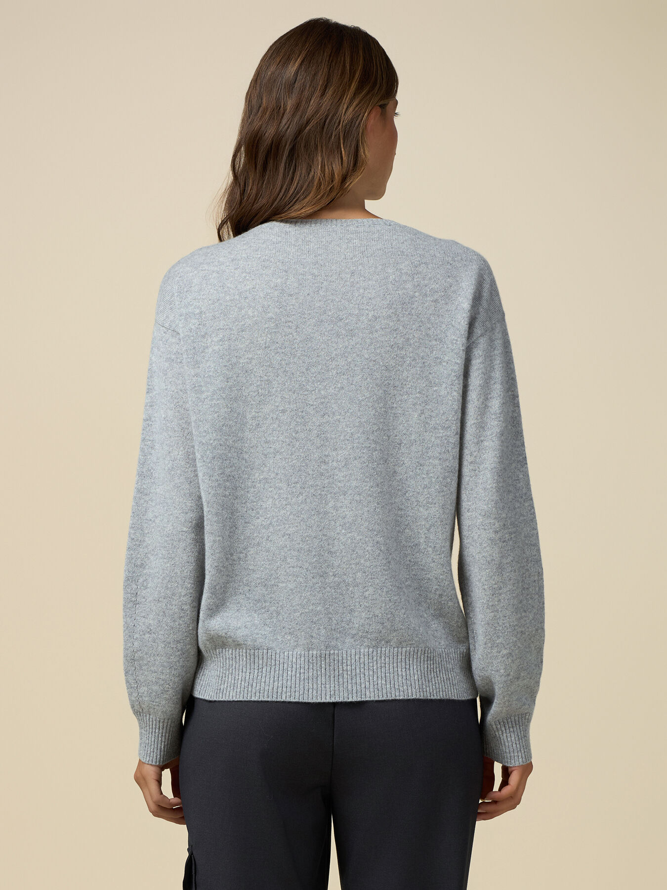 Pullover mit rundem Ausschnitt aus reinem Kaschmir image number 1