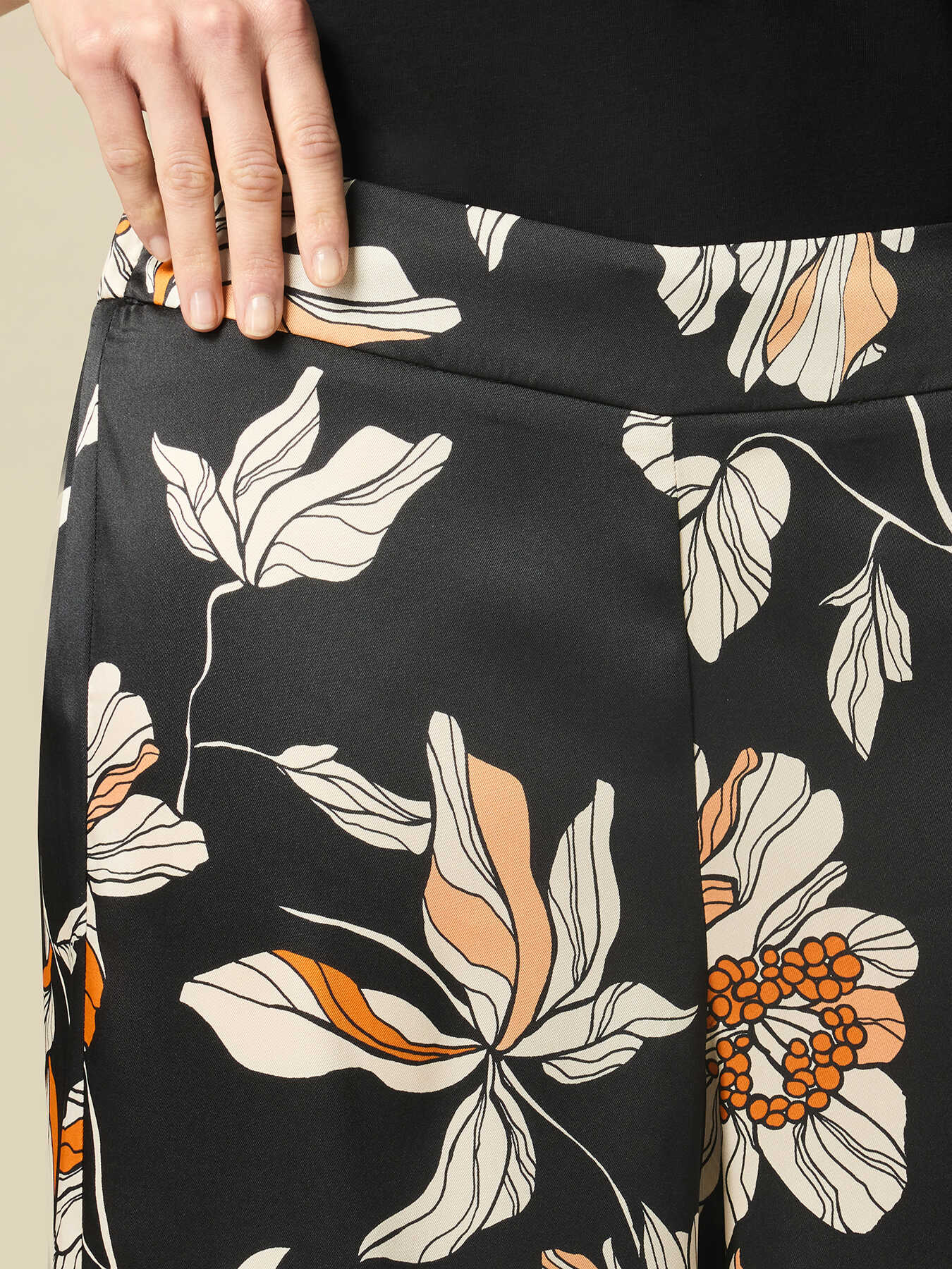 Pantaloni palazzo in raso fantasia image number 2