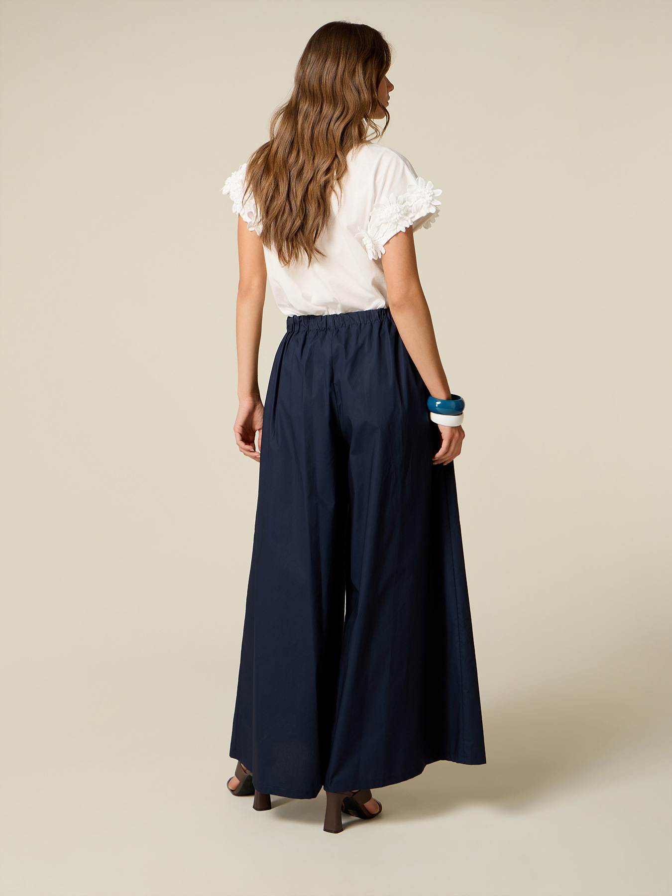 Pantaloni wide leg con baschina in vita image number 1
