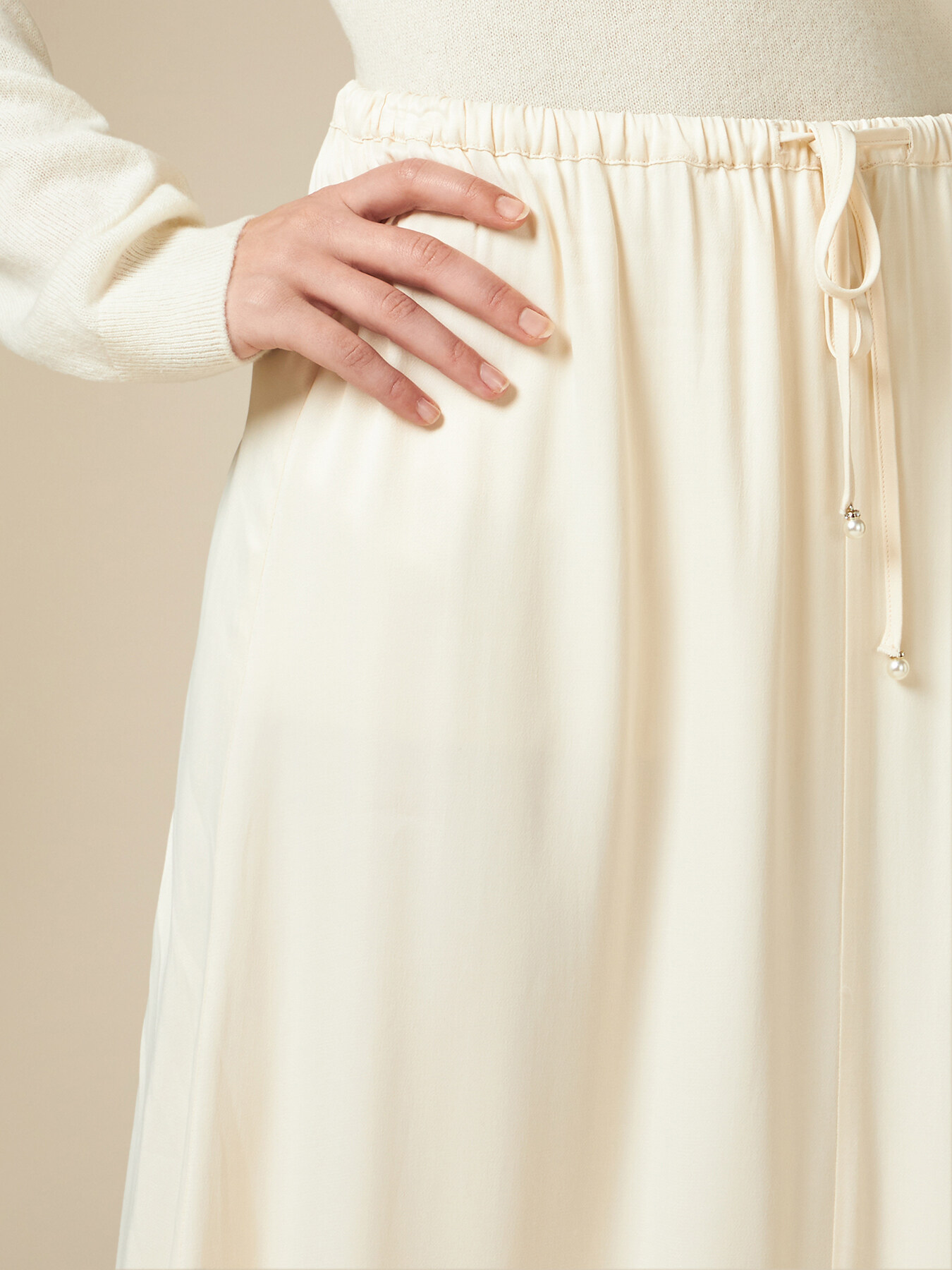 Jupe mi-longue en satin image number 2