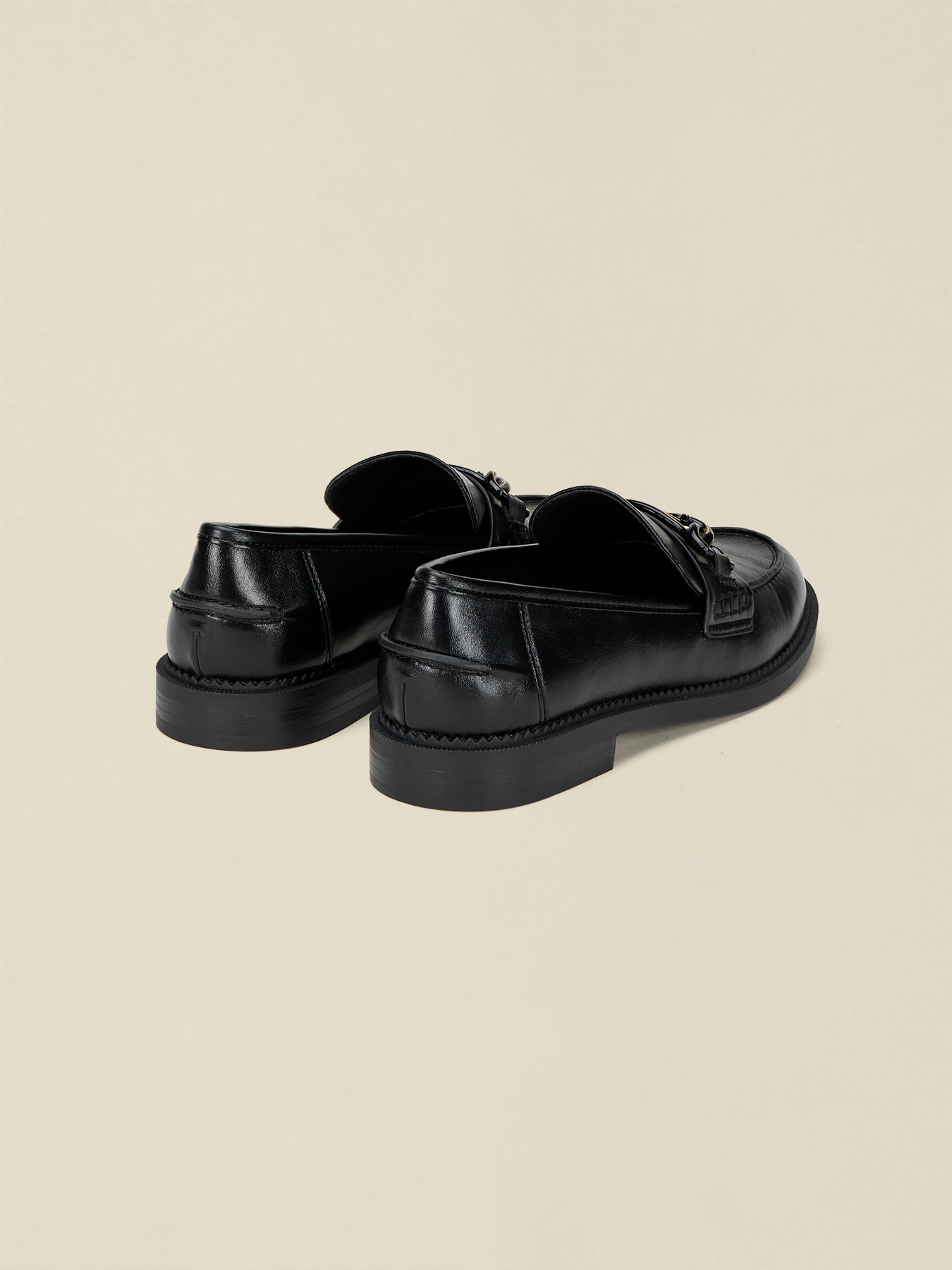Loafers with metal chain image number 2