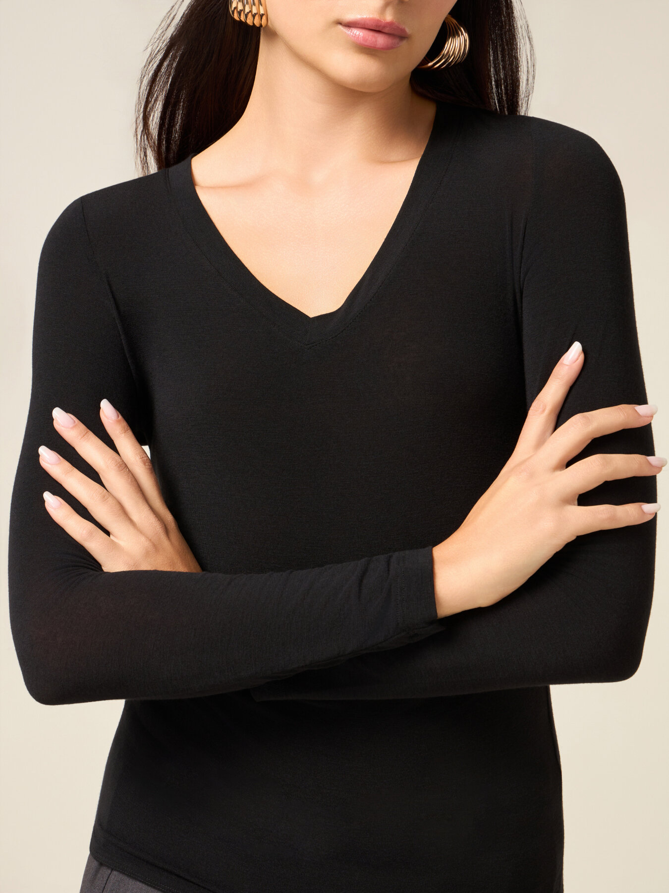 Camiseta mezcla cashmere escote en V image number 2