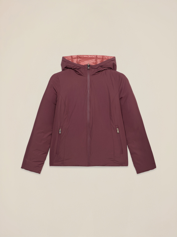 Plum&iacute;fero ligero corto con capucha