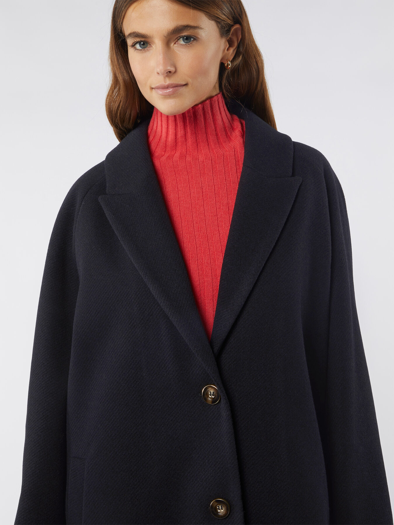 Abrigo amplio image number 2