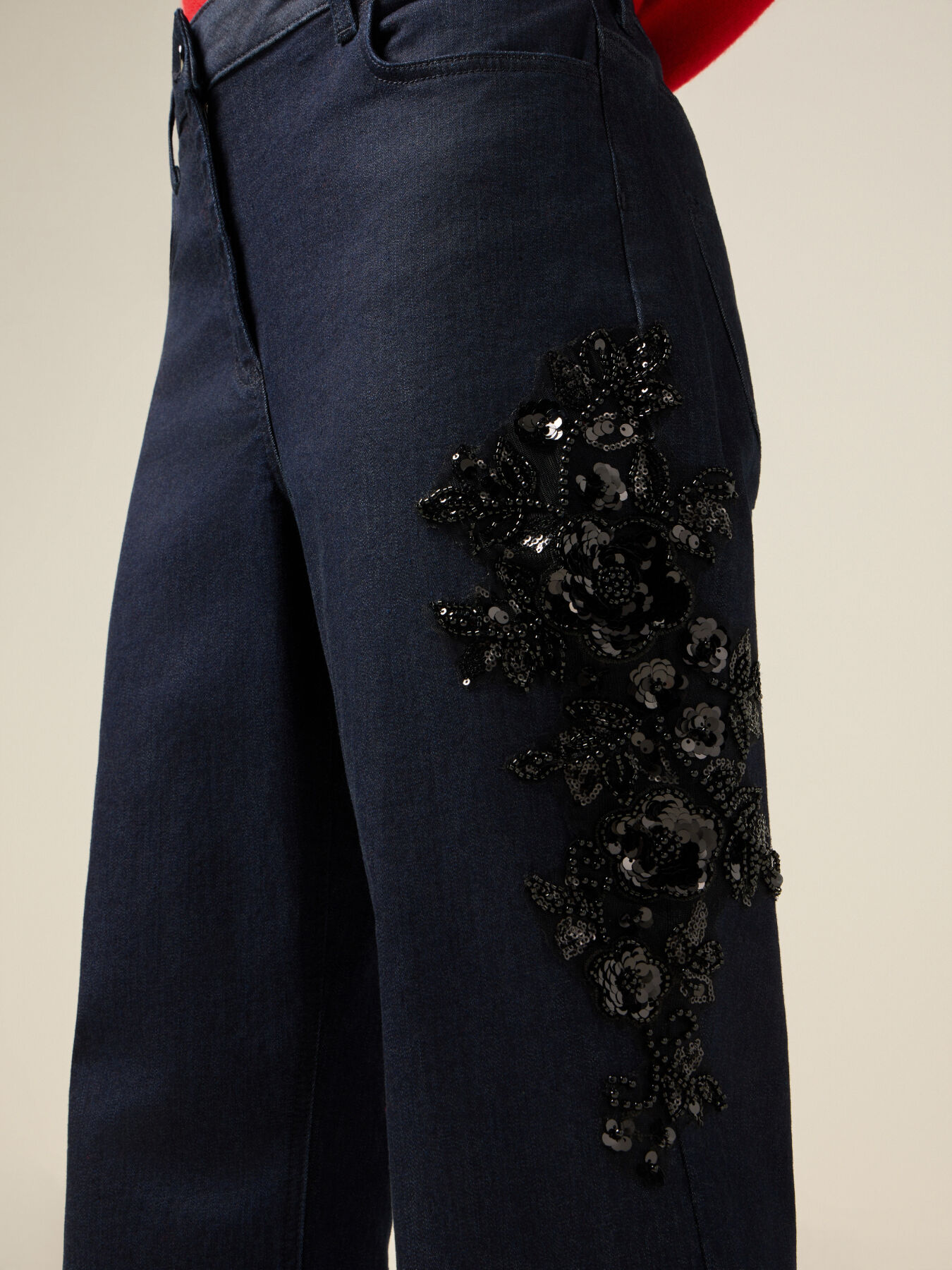 Blue rinse jeans with decorative patch image number 2