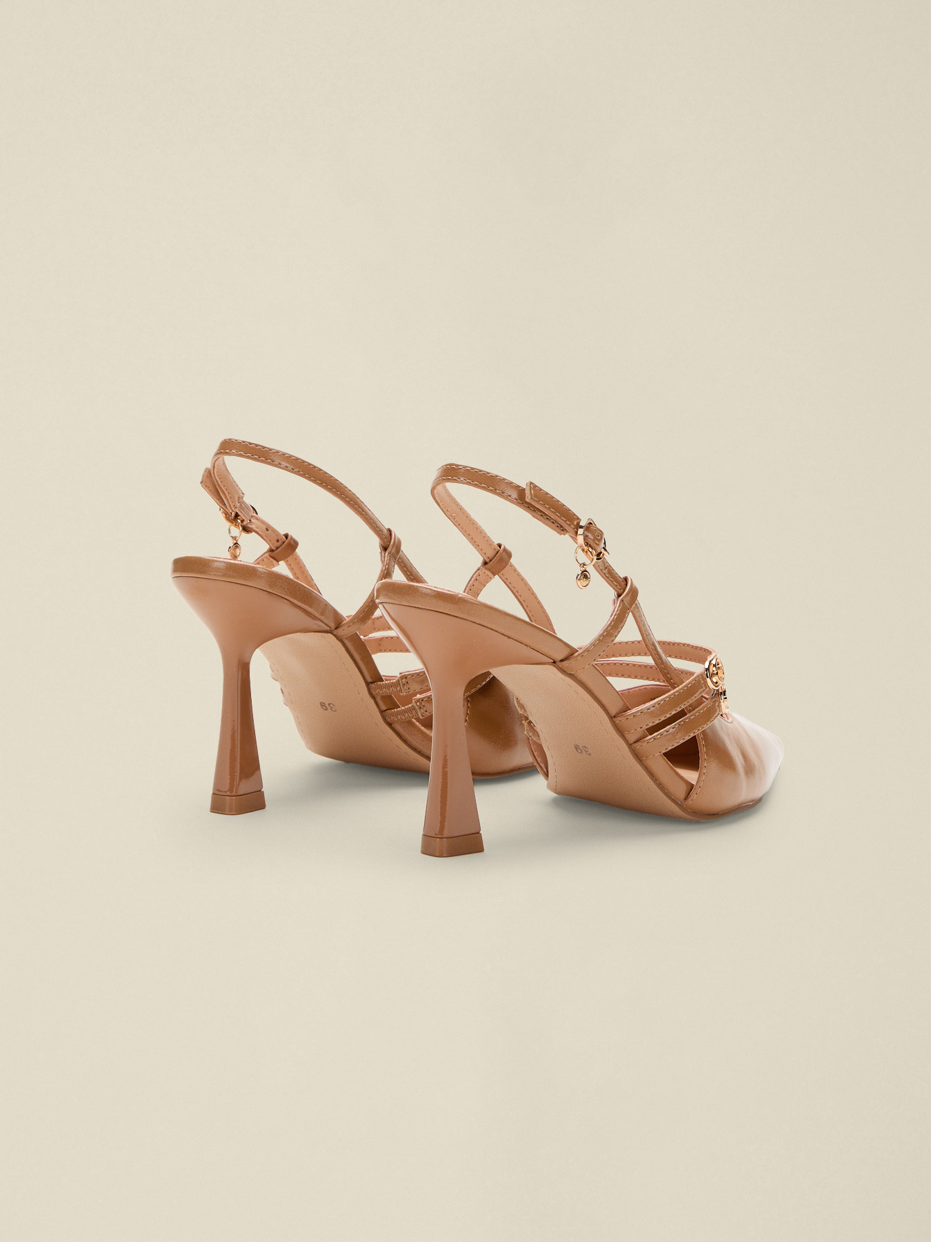 D&eacute;collet&eacute; slingback image number 3