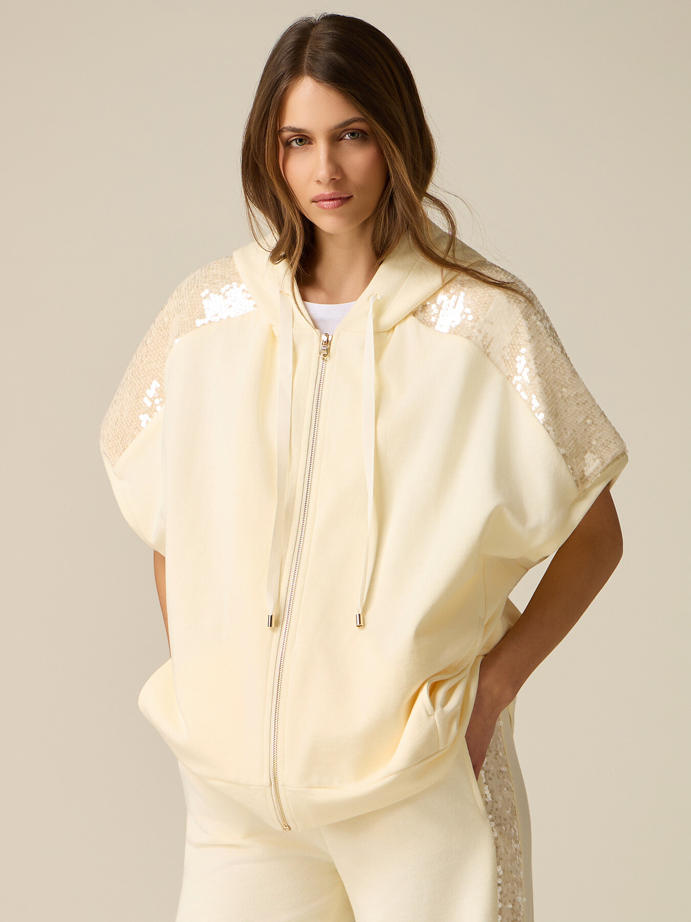 Short sleeve sweatshirt with sequins image number 0