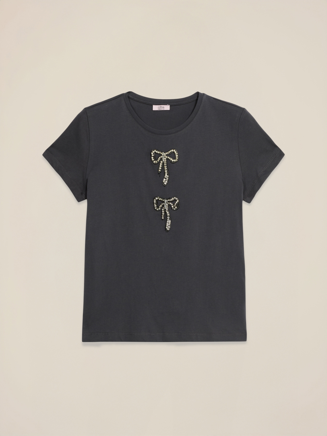 Camiseta con dijes de joyer&iacute;a image number 3