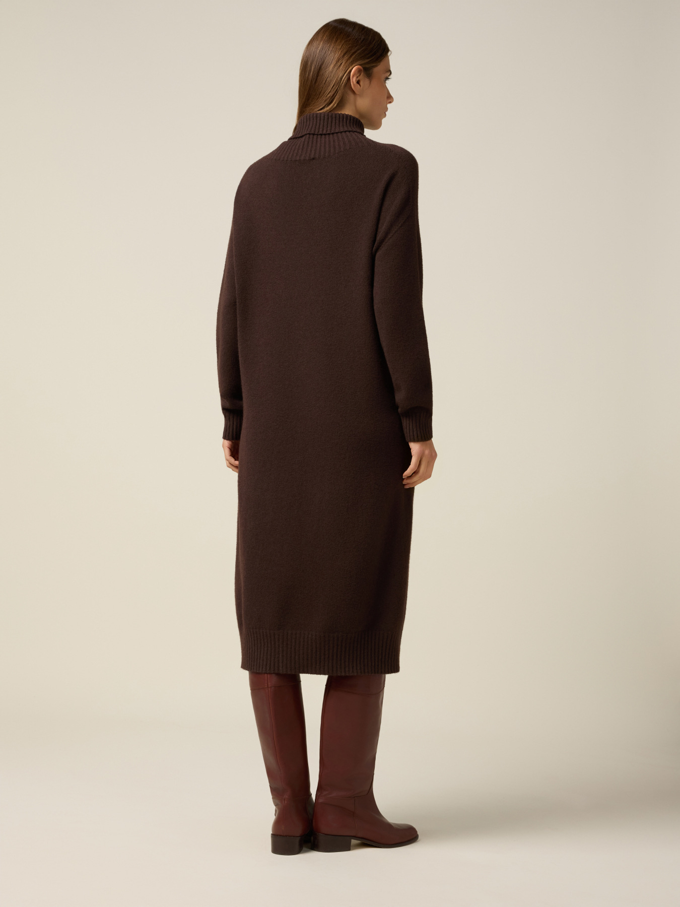 Oversize-Kleid Rollkragenpullover aus Strick image number 1