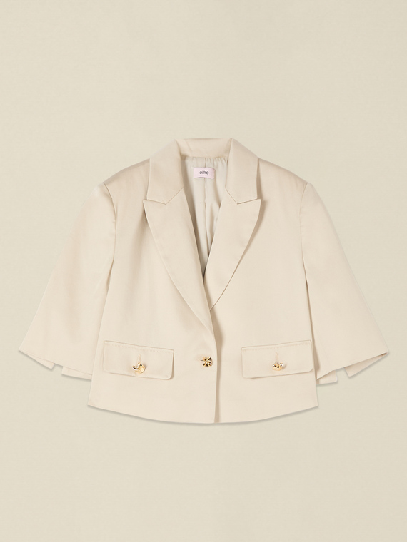 Chaqueta corta en lyocell con botones joya
