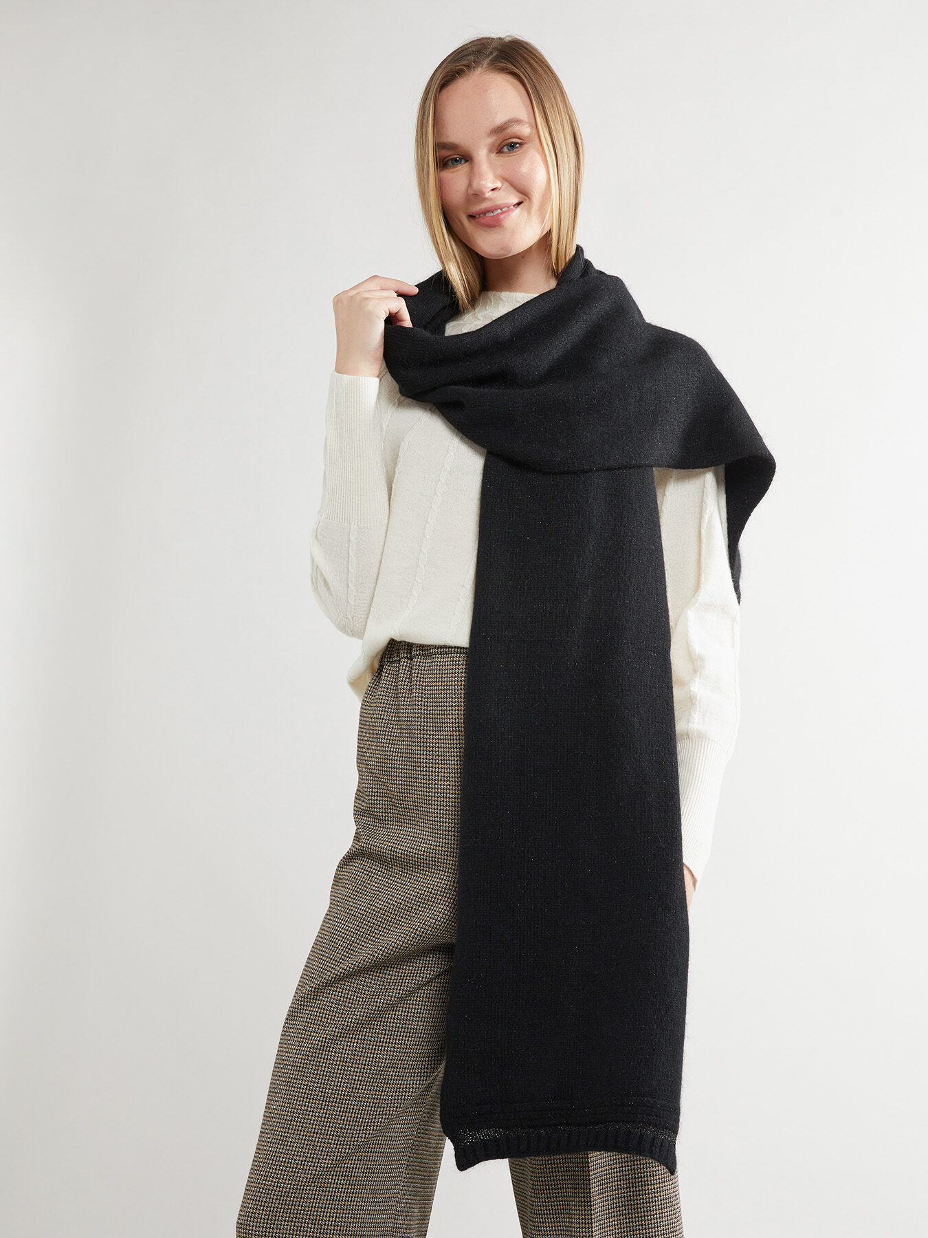 Scarf with lurex band image number 0