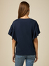 Camiseta con broche en forma de flor image number 1