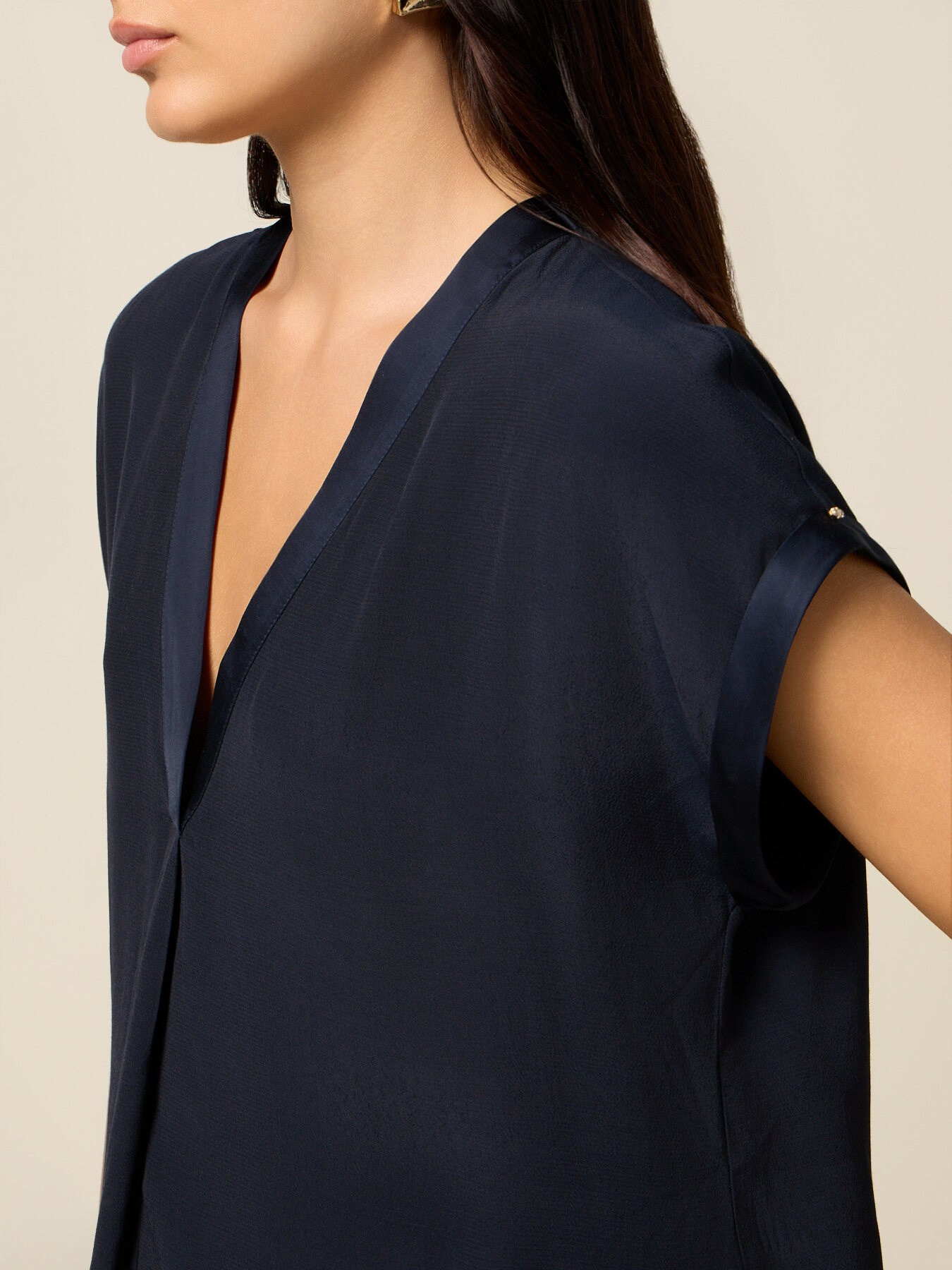Chemisier col en V en viscose image number 2
