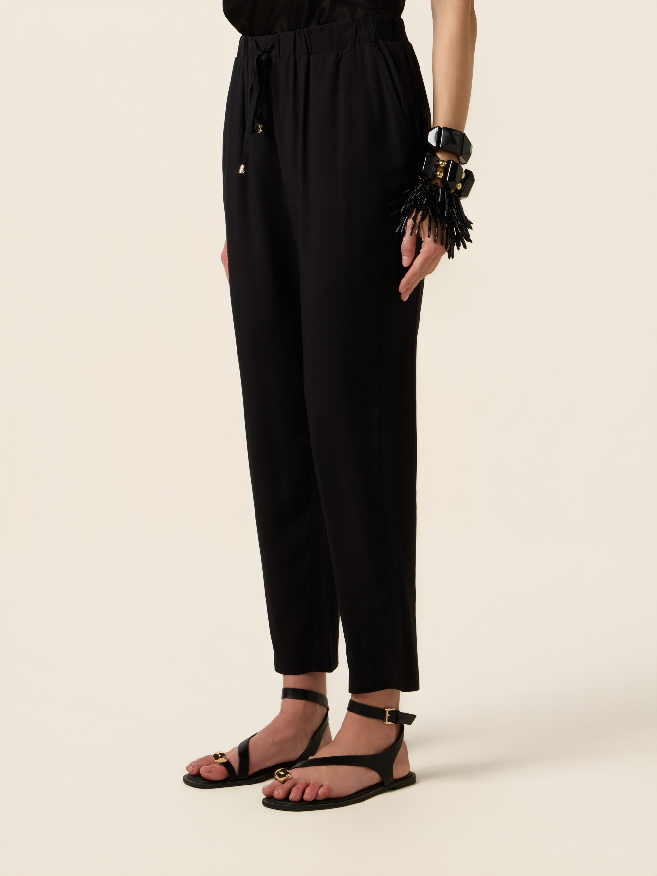 Pantalones fluidos de viscosa image number 3