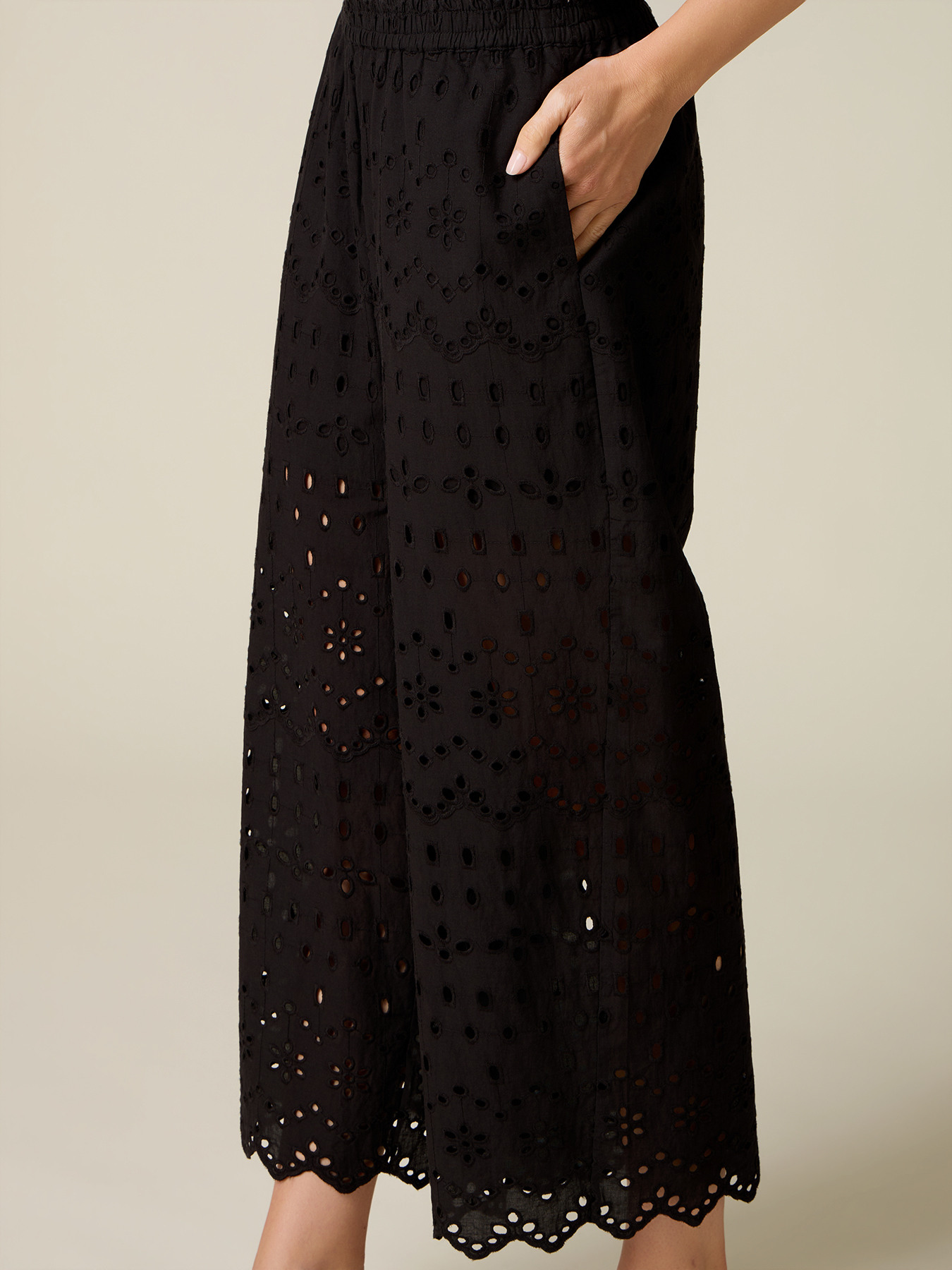 Pantaloni cropped in pizzo sangallo image number 2