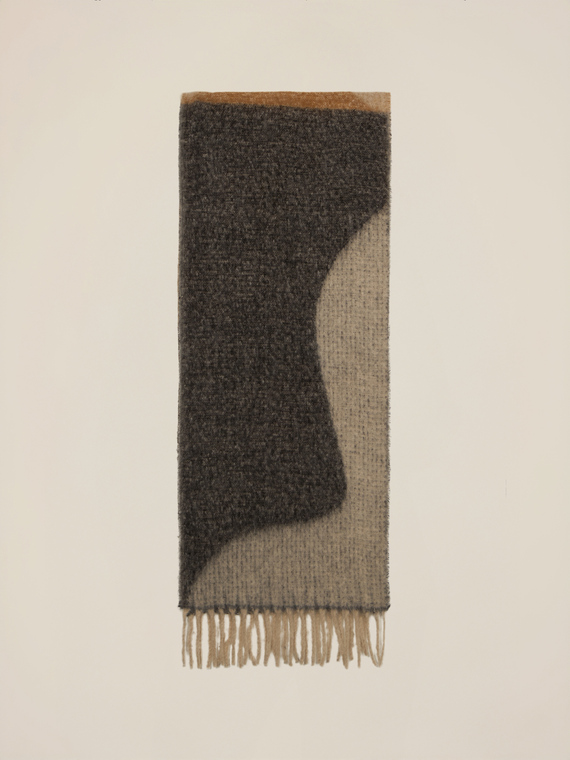 Maxi scarf with fringes