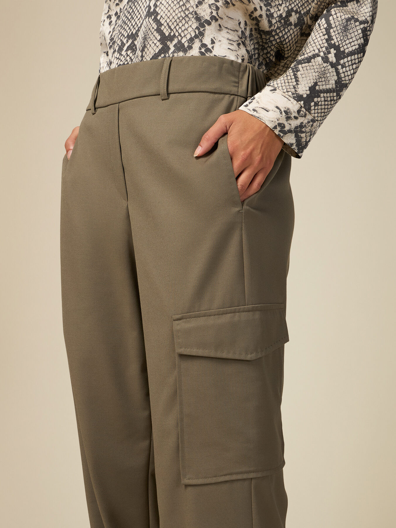 Pantaloni jogger cargo din flanelă image number 2