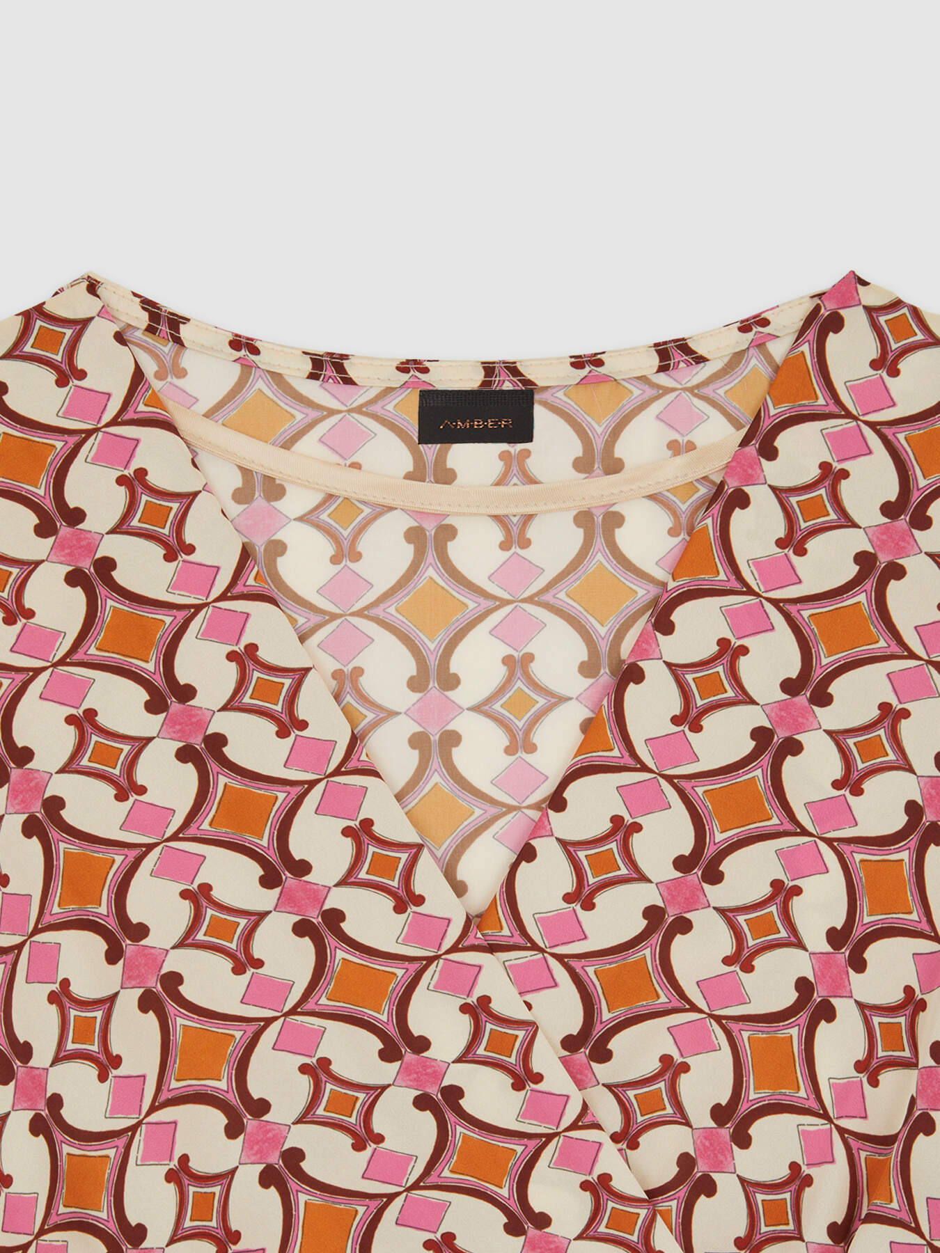 Vestido corto de raso con estampado image number 5