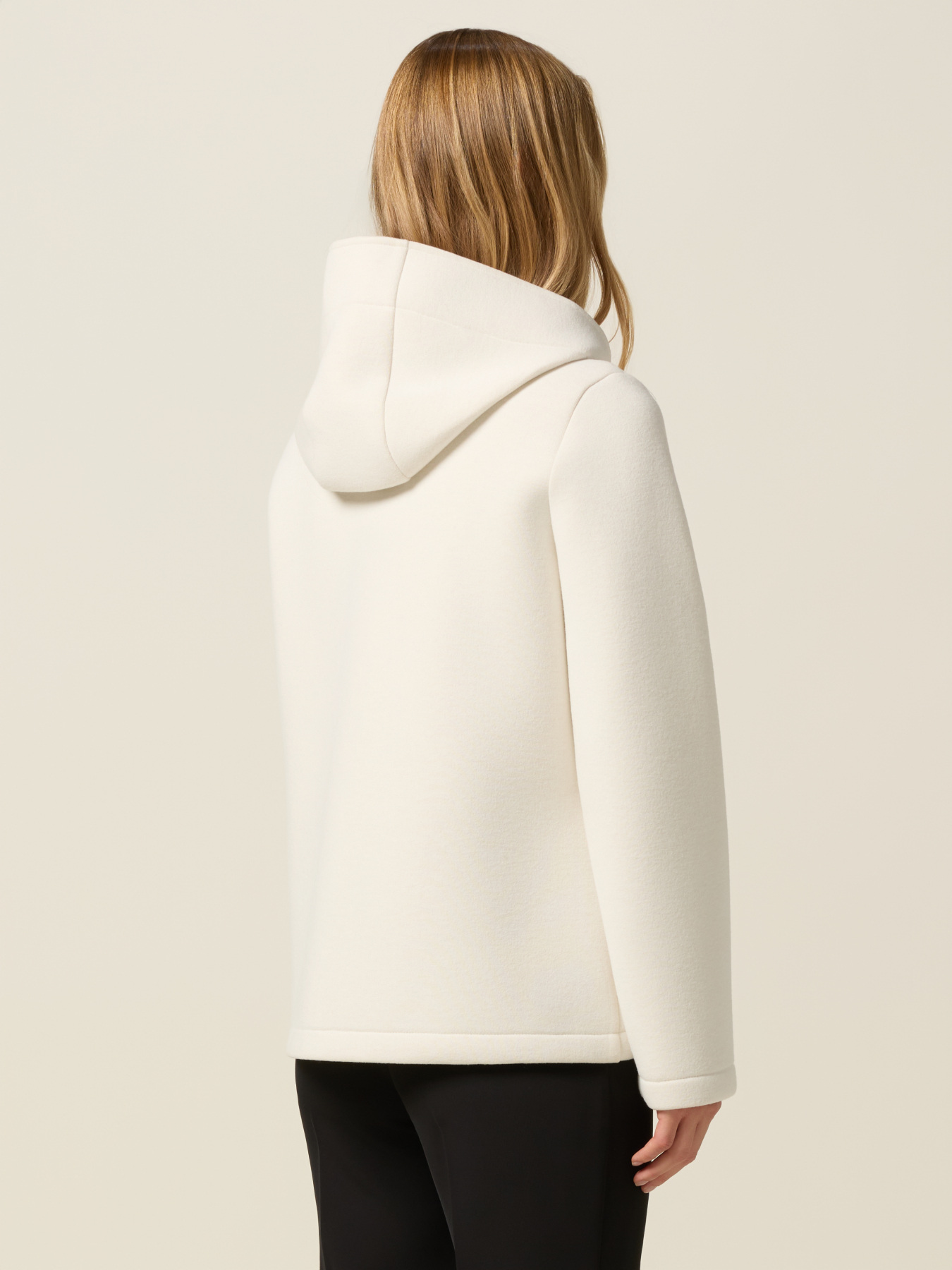 Manteau court en tissu scuba avec broche image number 1