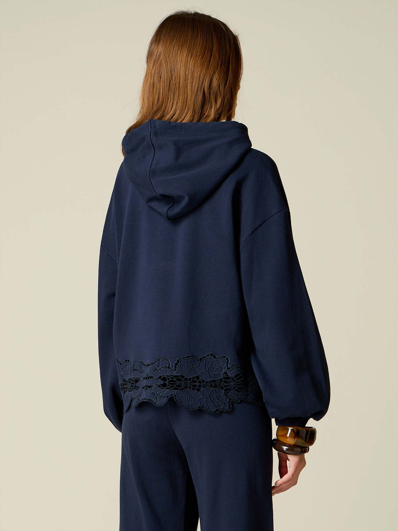 Kapuzenpullover mit Lochstickerei-Einsatz image number 1