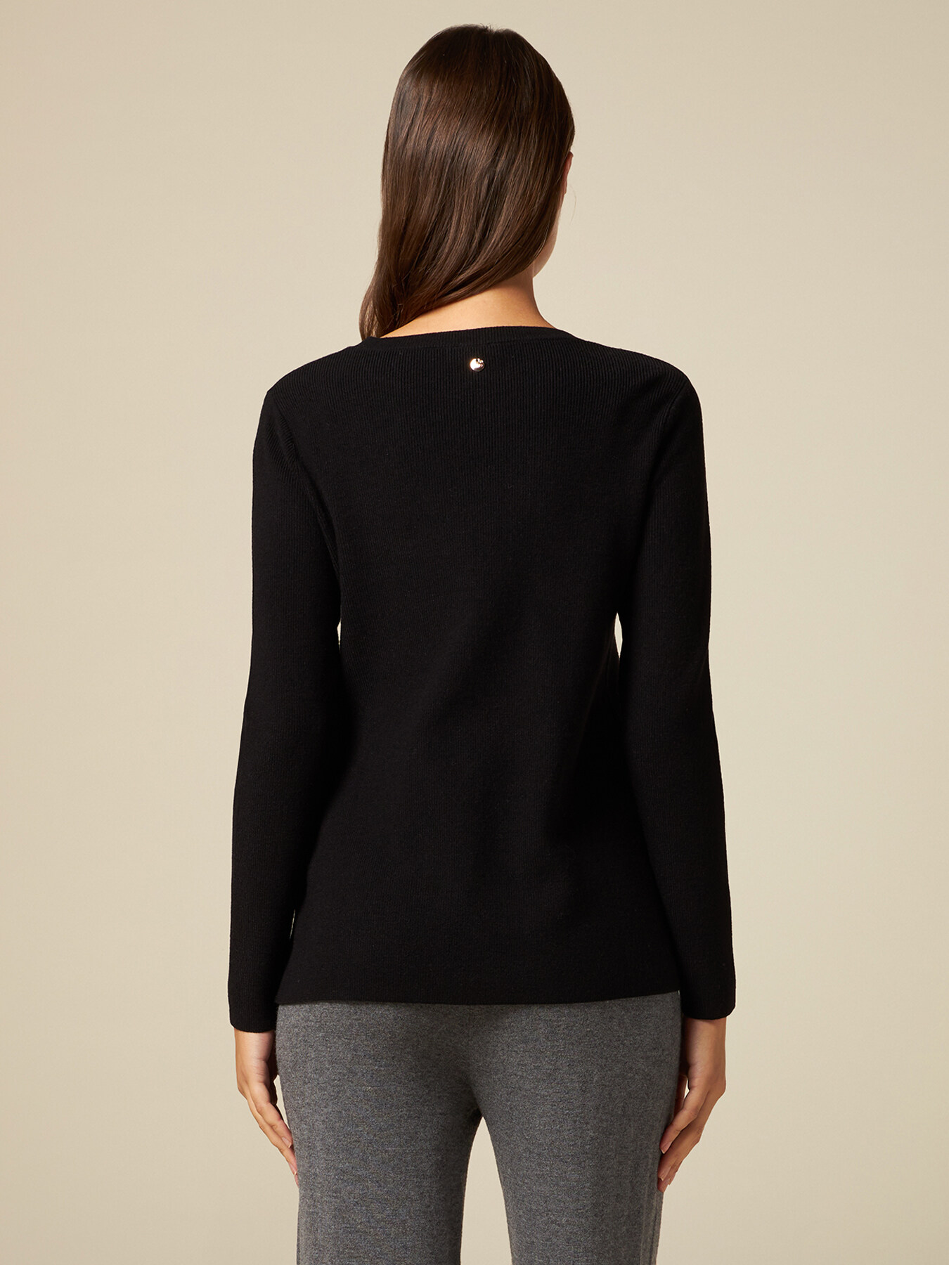 Pullover mit Rundhalsausschnitt, Schlitz und Kn&ouml;pfen image number 1