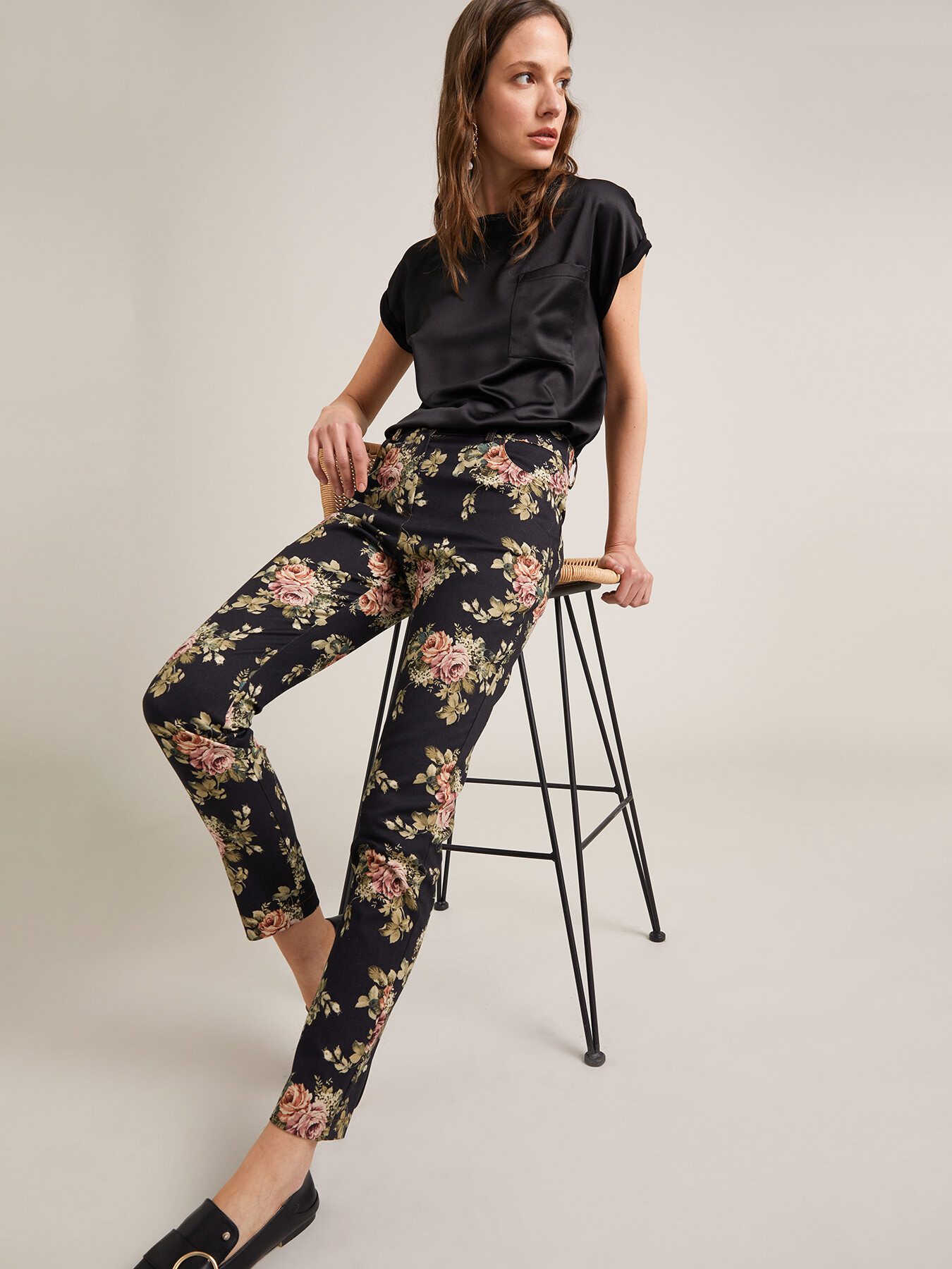 Hose Paris mit Blumenmuster image number 0