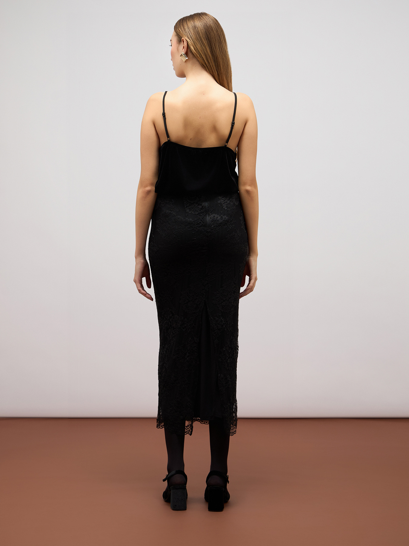 Lace pencil skirt image number 1