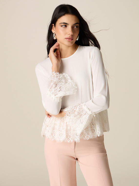 Blouse en viscose avec d&eacute;tails en dentelle
