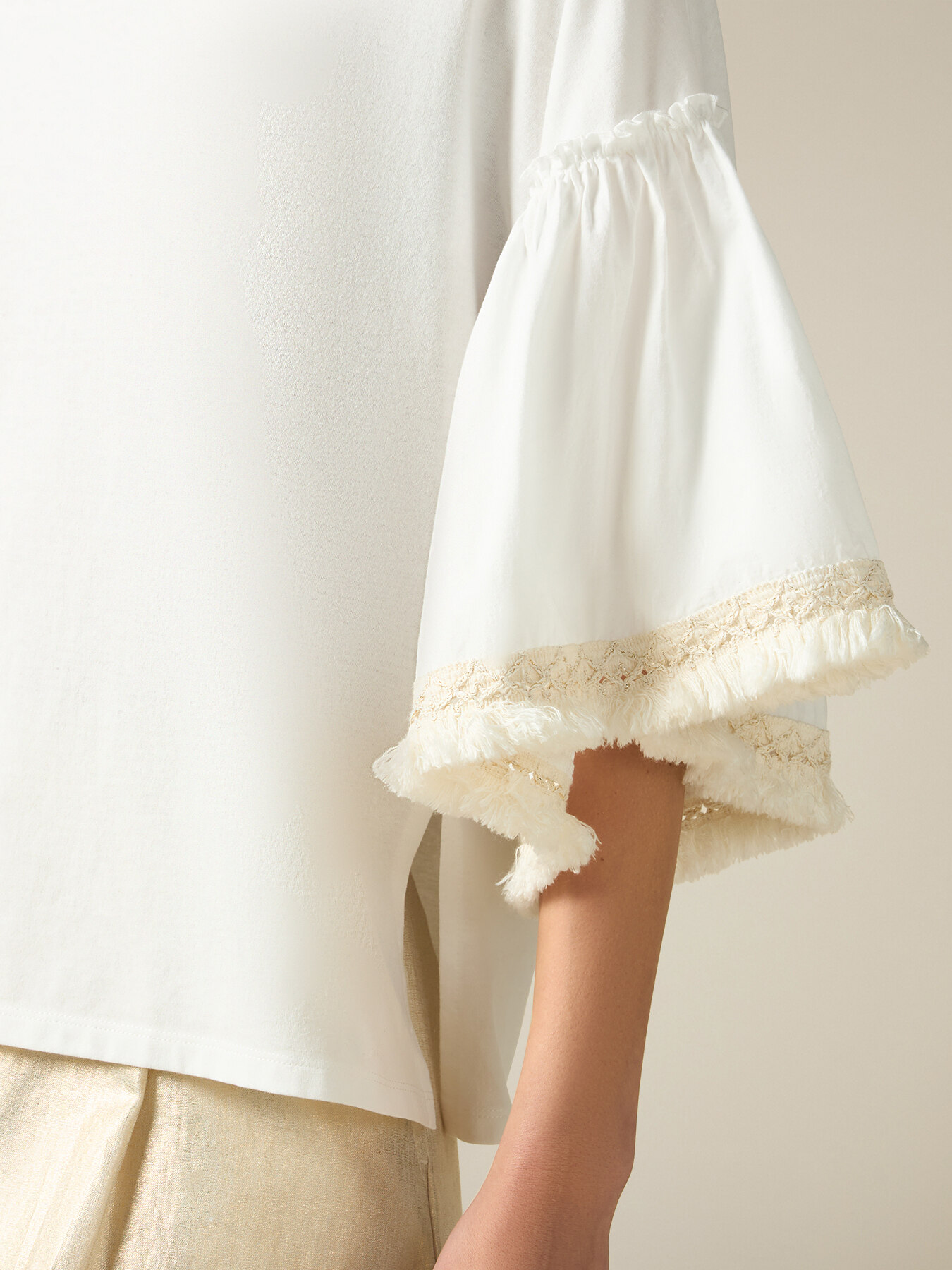 T-shirt con maxi maniche decorate image number 2