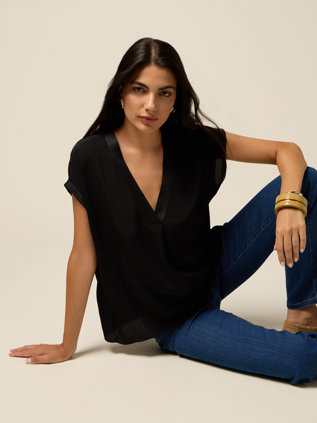 V-neck blouse in viscose image number 2